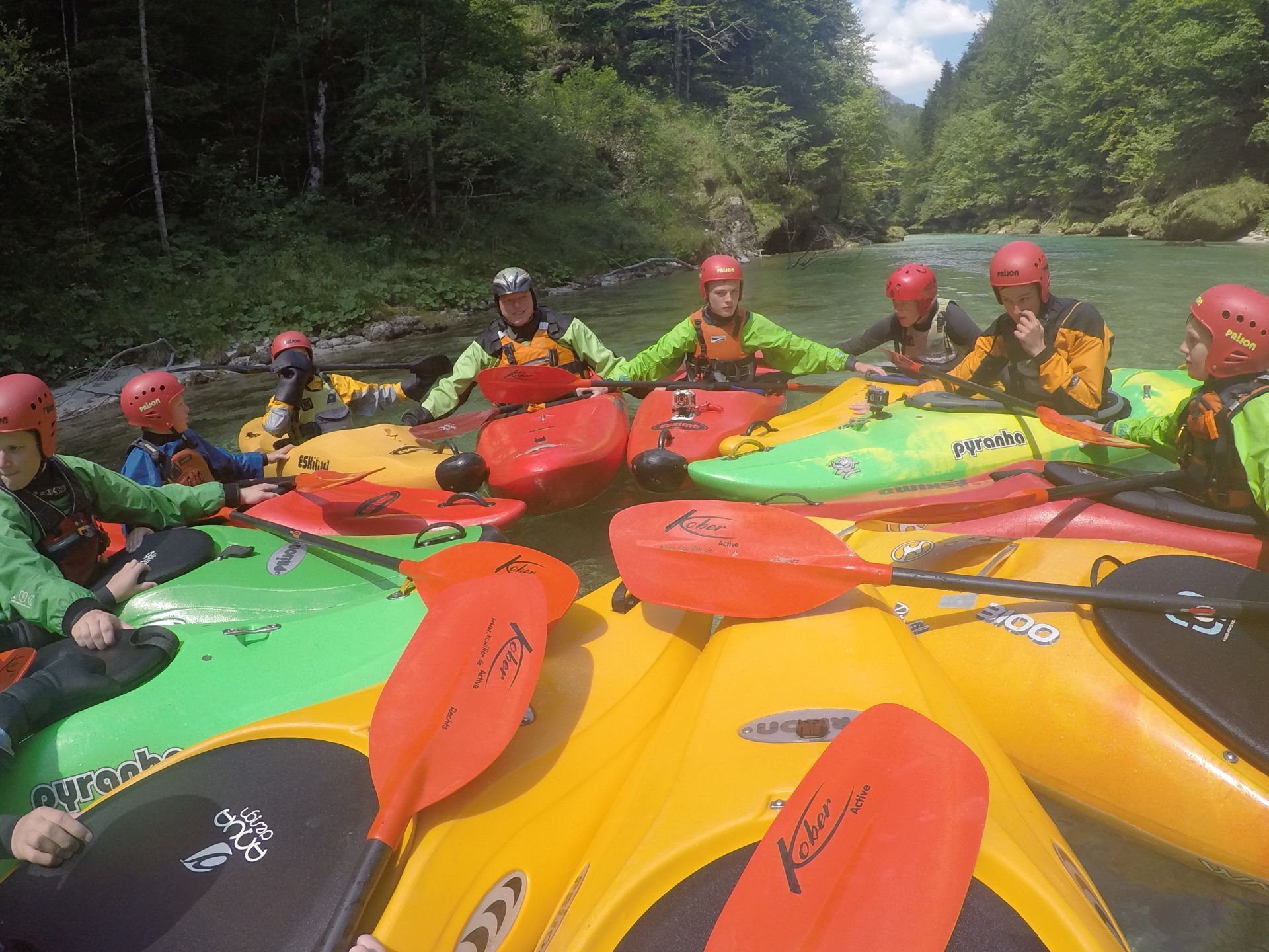 Paddelspaß in der Gruppe auf der Salza in Österreich