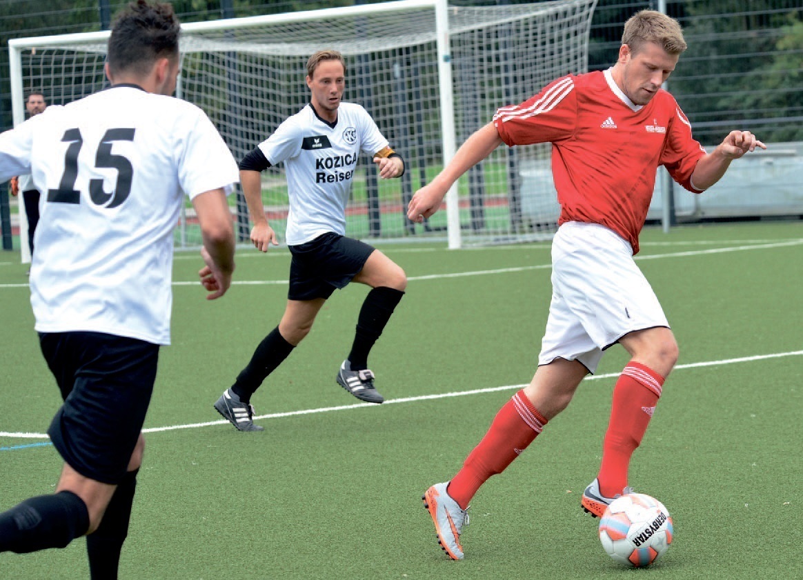 Stefan Lößner (r.) und die SC-Reserve kamen zu einem 4:4 gegen Kray 04.