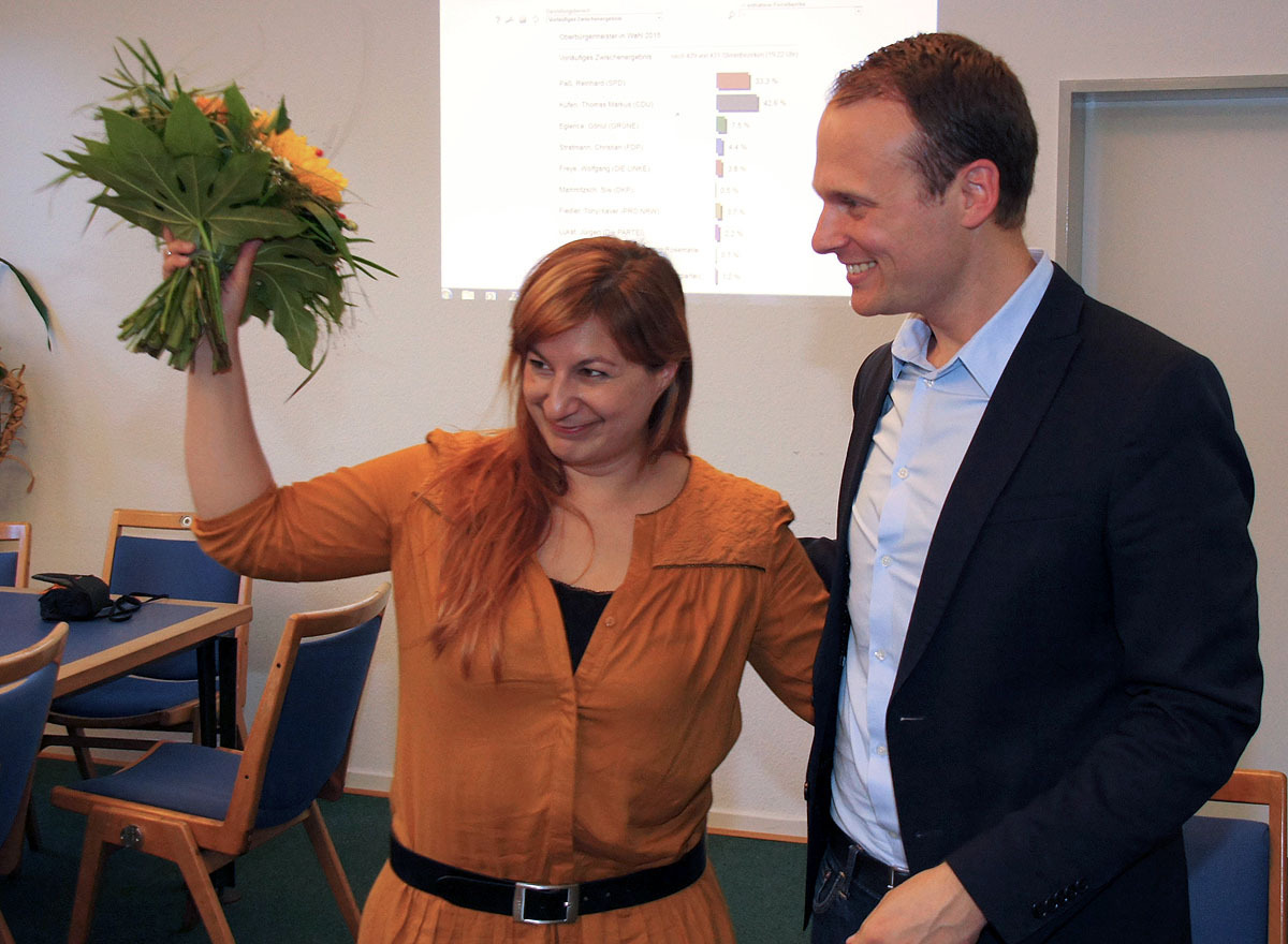 Die Grüne OB-Kandidatin und Essener Vorstandssprecherin Gönül Eğlence, gemeinsam mit ihrem Ko-Sprecher und grünem MdB Kai Gehring in bester Laune am Wahlabend dem 13. September. Ein neuer Aufbruch für die Stadt Essen ist endlich möglich.