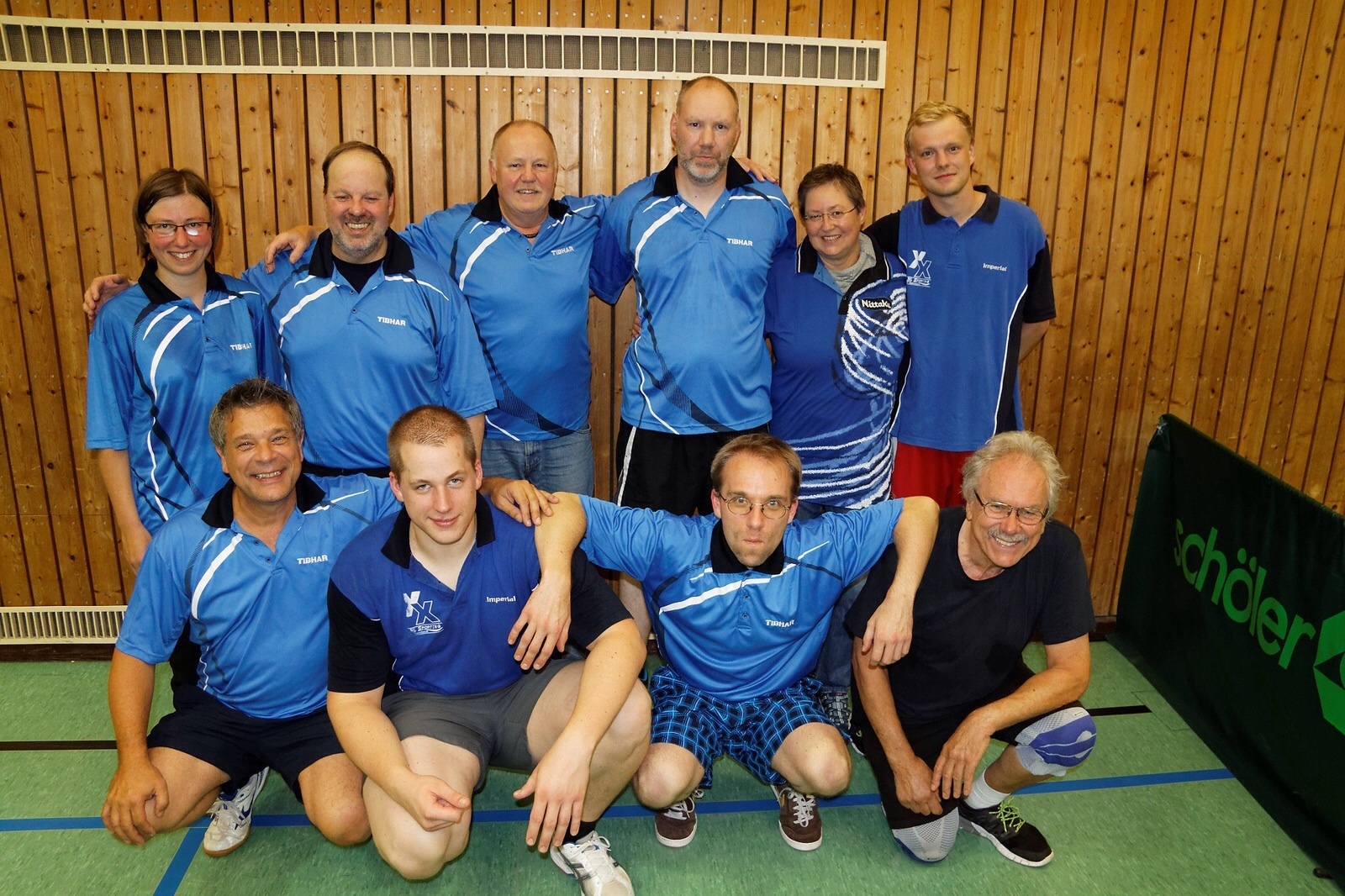 Die 4. Mannschaft des KSV stellt sich zum Foto (oben v.l.n.r.): Melanie Grote, Dietmar Jansen, Rolf Breuer, Jörg Passiep, Britta Fabig-Jansen, Julian Knorr - unten (v.l.n.r.:= Mannschaftsführer Dieter Kral, Kevin Hein, Michael Klein und Peter Richter.