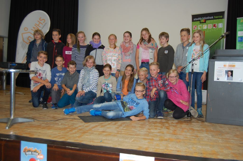 Von der Stadtbücherei zum Eishockey: Die Klasse 6a vom Otto-Hahn-Gymnasium.