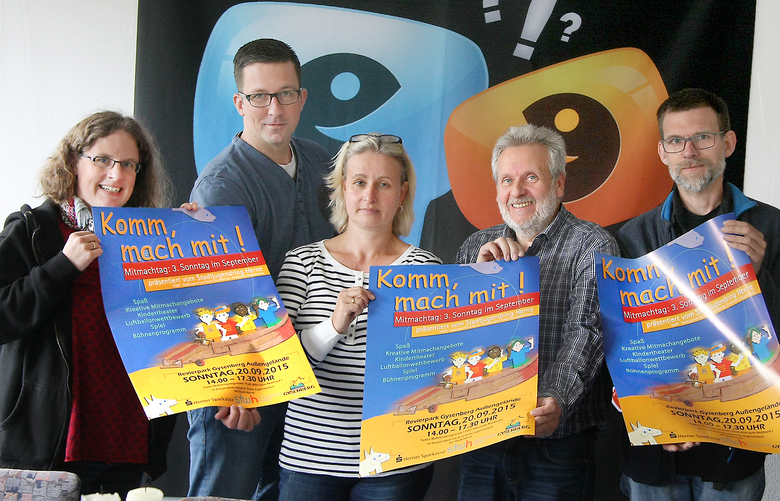 Gemeinsam für einen unterhaltsamen Tag mit vielen neuen Bekanntschaften (v. li.): Britta Lauenstein, Eric Lobach, Kerstin Romberg-Giese(Stadtjugendring), Friedhelm Libuschewski und Gunnar Osterhoff (Stadtjugendring). Foto: Thiele
