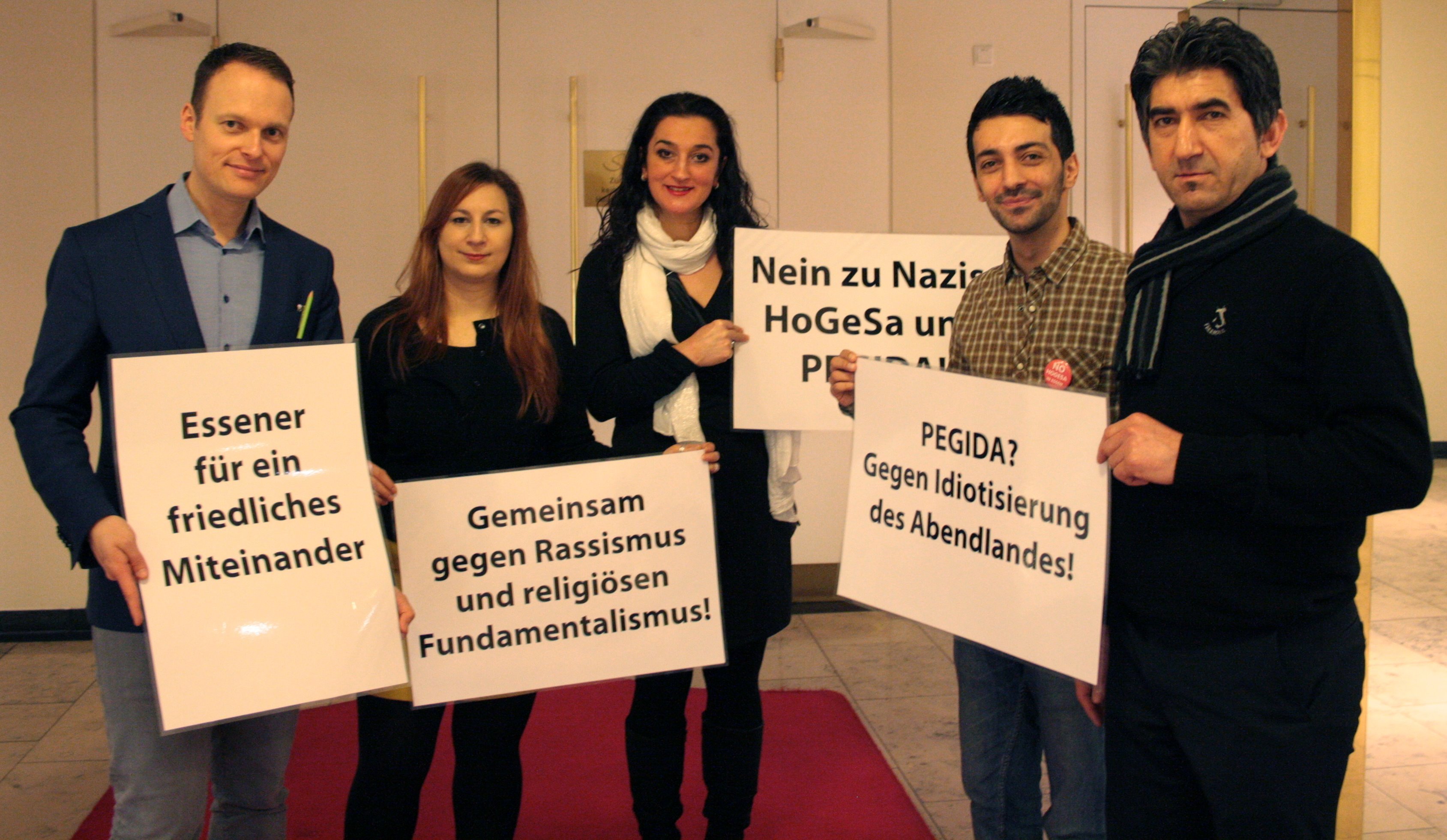 Bild aus einer Aktion der Grünen vor dem ersten - am Anfang des Jahres - zum Glück gescheiteren Versuch der HoGeSa, durch die Essener Innenstadt zu marschieren.