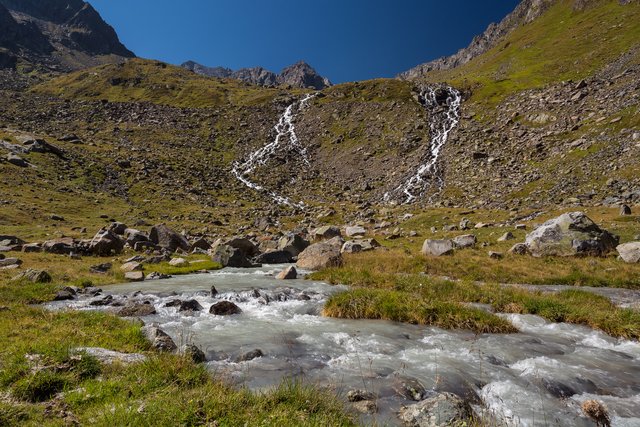 Aus den Gletschern abfließendes Wasser
