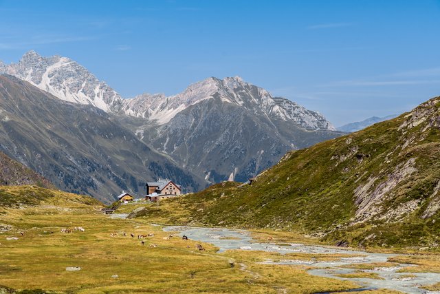 Auf dem Weg zurück kommt wieder die Franz-Senn-Hütte ins Blickfeld