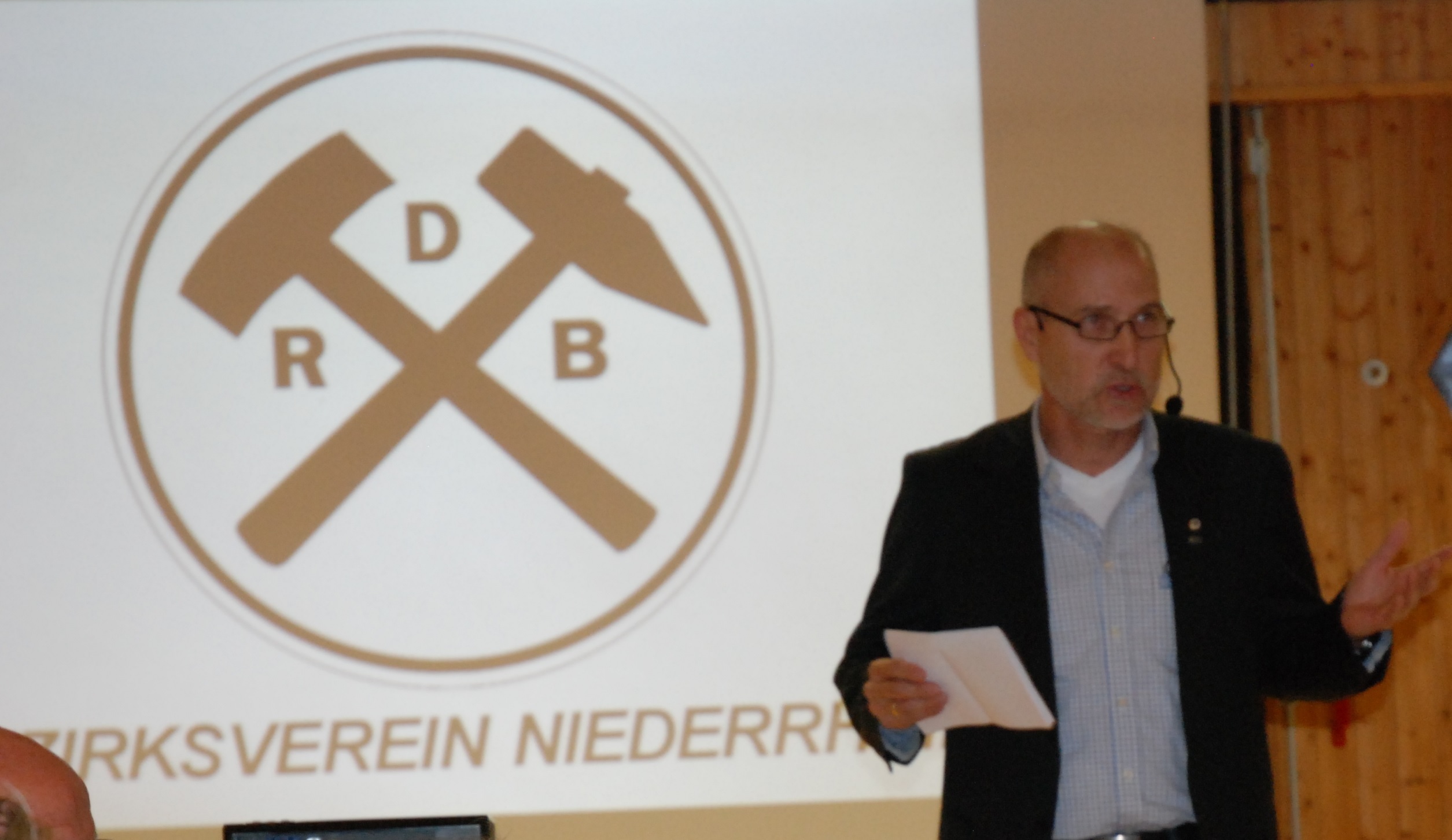 Der erste Vorsitzende Silvo Magerl begrüßt die Anwesenden