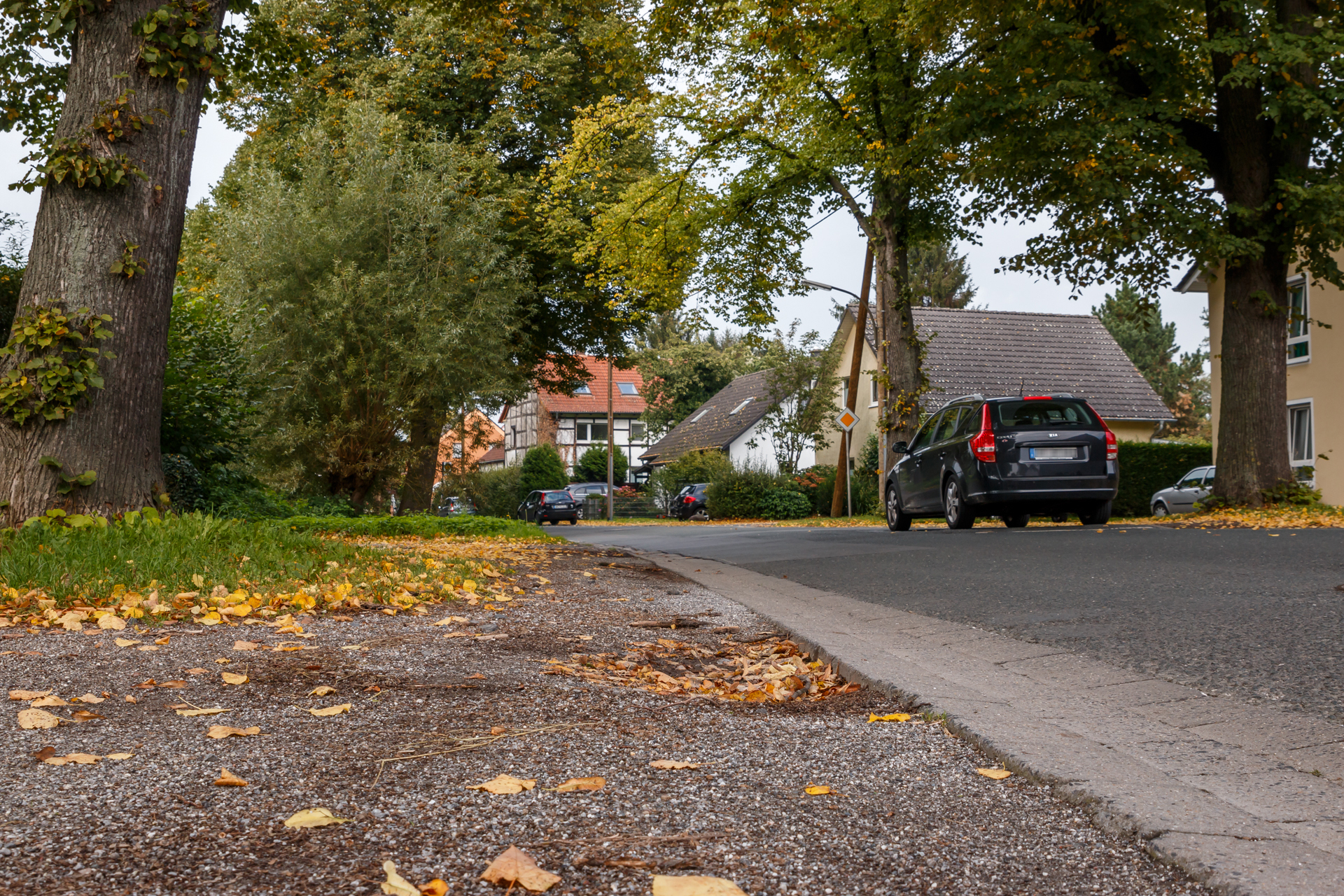 Eine Szene wie aus der Fahrschule: Beim Einbiegen auf die Mühlenstraße ist Obacht geboten.