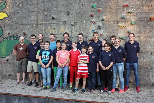 Alle Teilnehmer beim Klettern der Jugendfeuerwehr Uedem im Landschaftspark Nord in Duisburg.