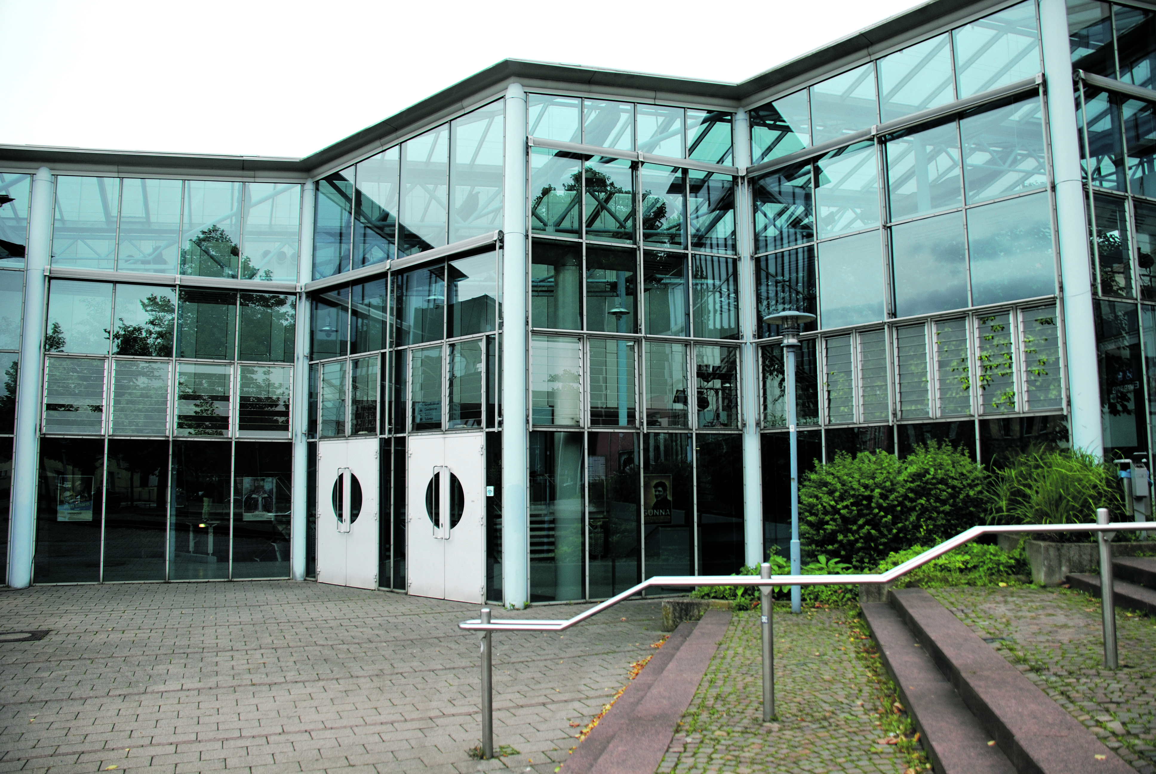 Die Stadthalle ist seit Jahren unrentabel. Jetzt muss endlich etwas geschehen. Am Donnerstag kommt bei der Ratssitzung erneut der Jahresabschluss der Kamener Betriebsführungsgesellschaft auf den Tisch. Foto: Jungvogel