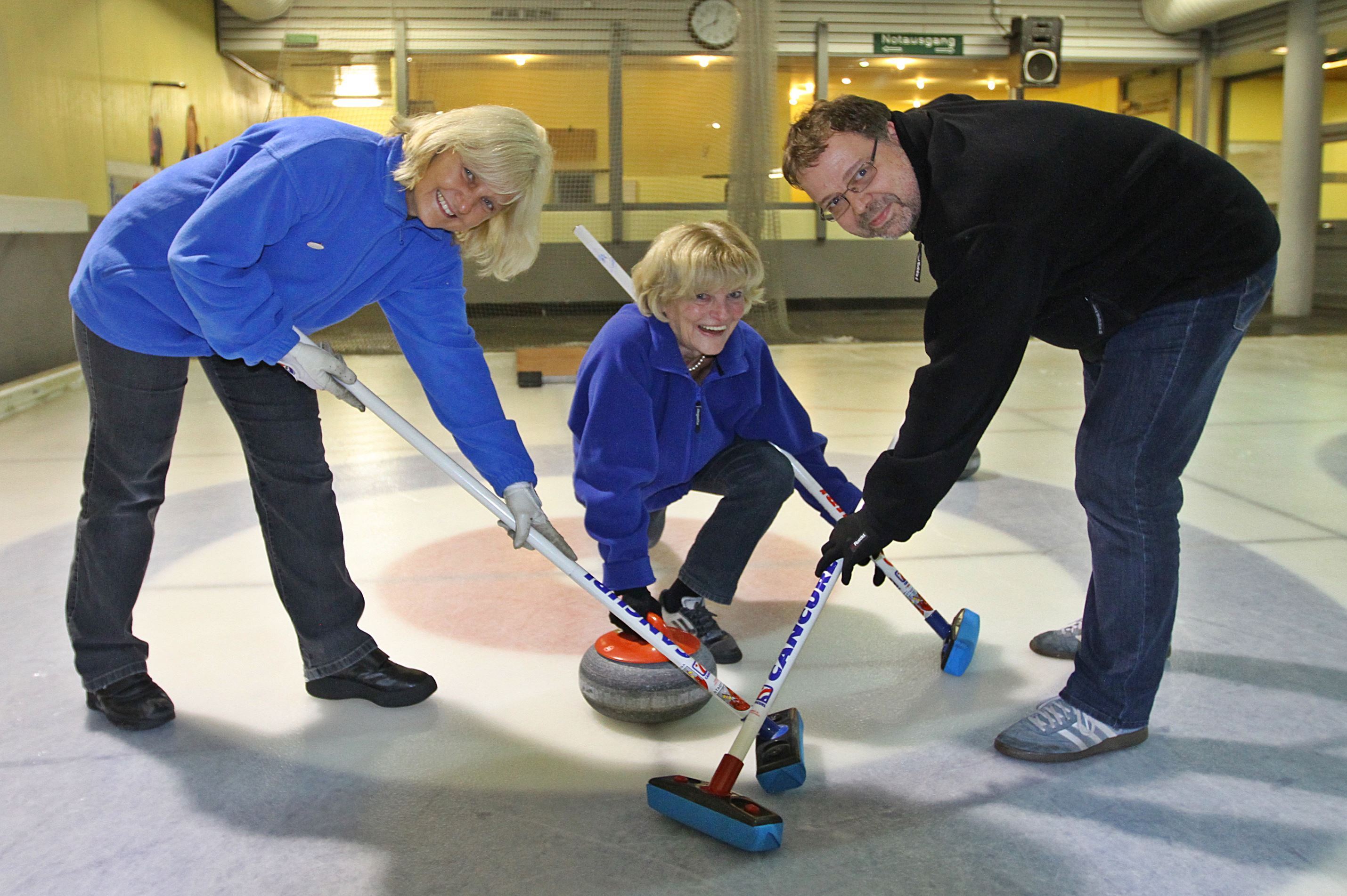 Um die Zukunft des Curling in Unna zu sichern, wirbt der Verein um
Jugendliche ab zwölf Jahren, Schulsportmannschaften, Einzelsportler und Behinderte.