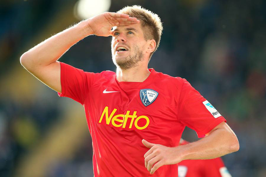 VfL-Torjäger Simon Terodde blieb auch vom Elfmeterpunkt eiskalt und brachte sein Team gegen Bielefeld mit 1:0 in Führung.