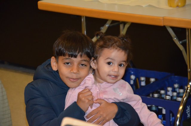 Die Kinder unterhielten sich selbst, indem sie im Saal miteinander spielten. | Foto: Janina Rohden