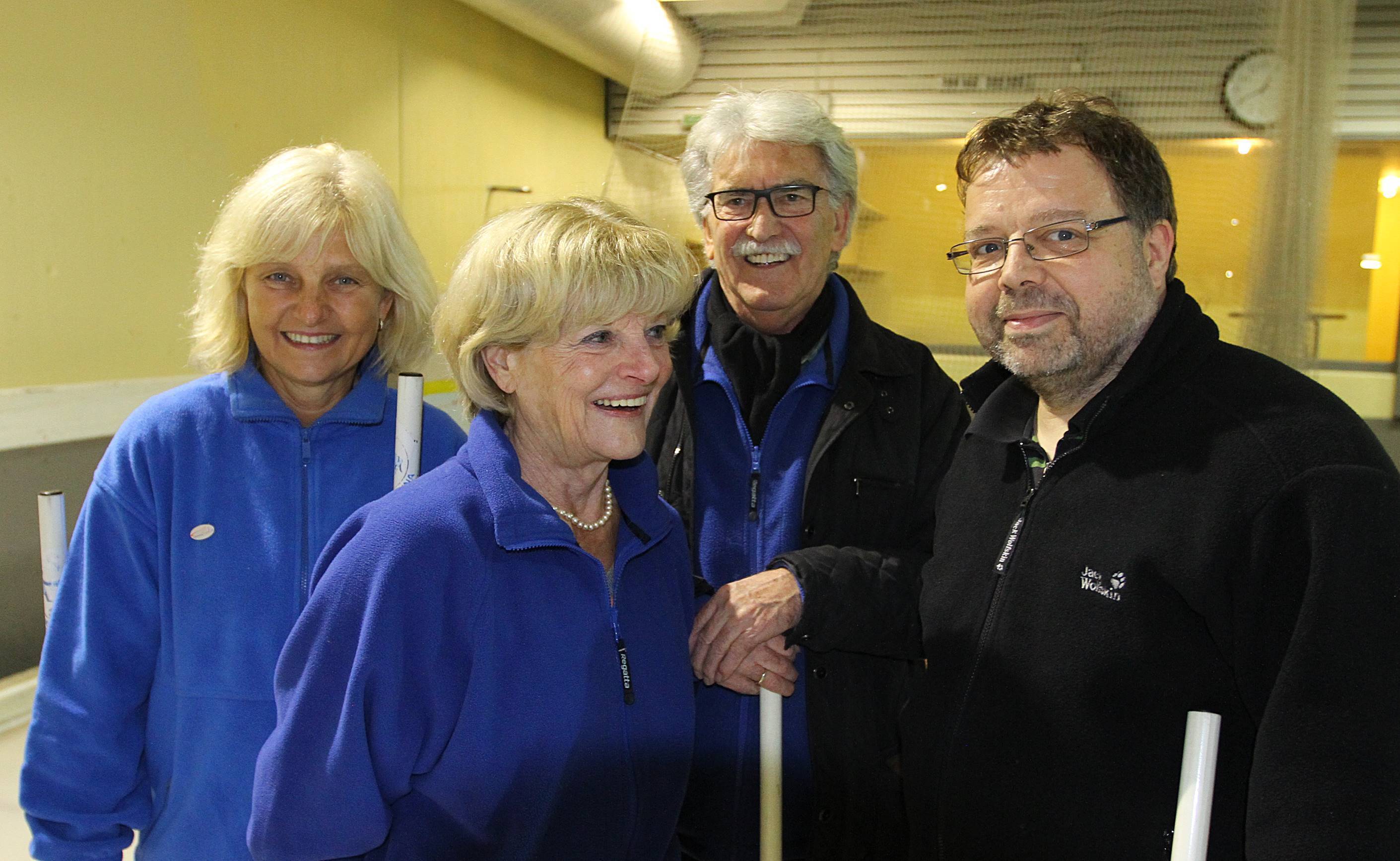 Lädt zum Training ein, der Vorstand des CC-Unna: v.l. Jugendwartin Ulla Alles, Schatzmeisterin Rosemarie Fischer, Präsident Udo Fischer und Sportwart Stephan Frigge.