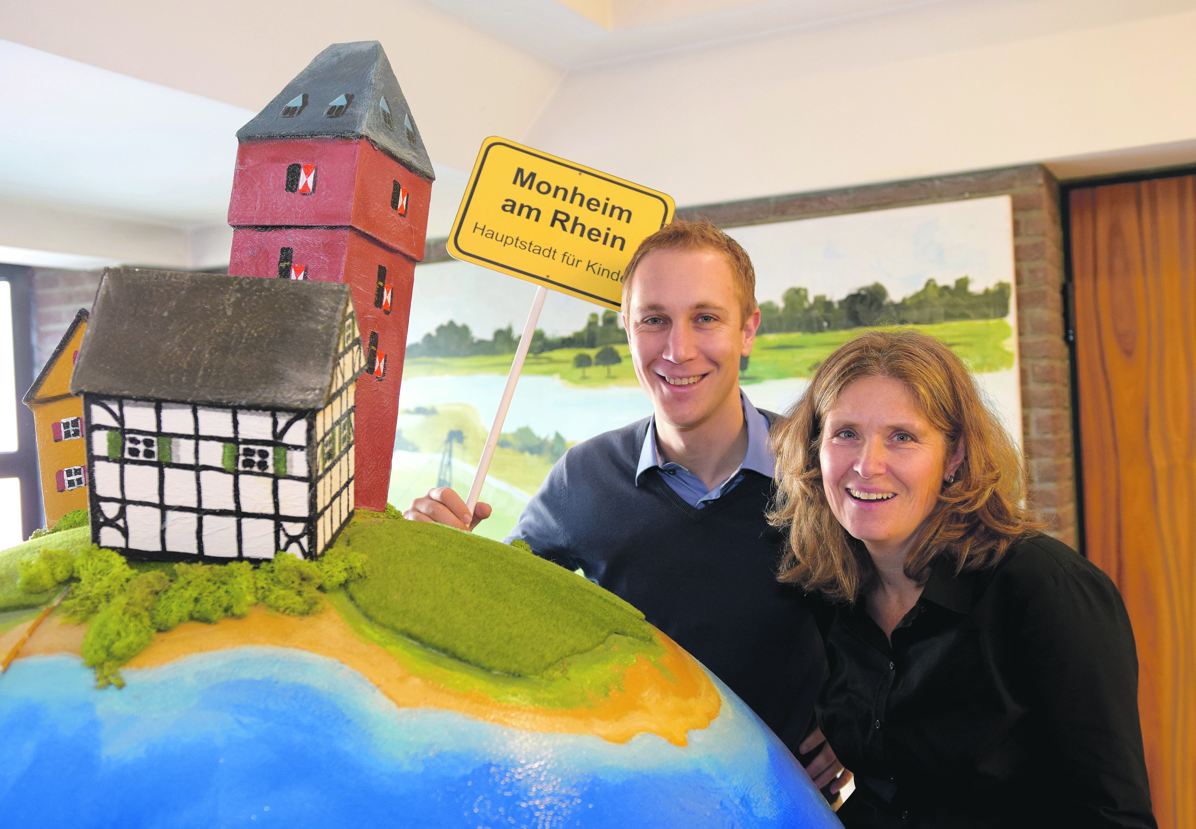 Bürgermeister Daniel Zimmermann will künftig gemeinsam mit Simone Feldmann weiter an der Hauptstadt für Kinder bauen.