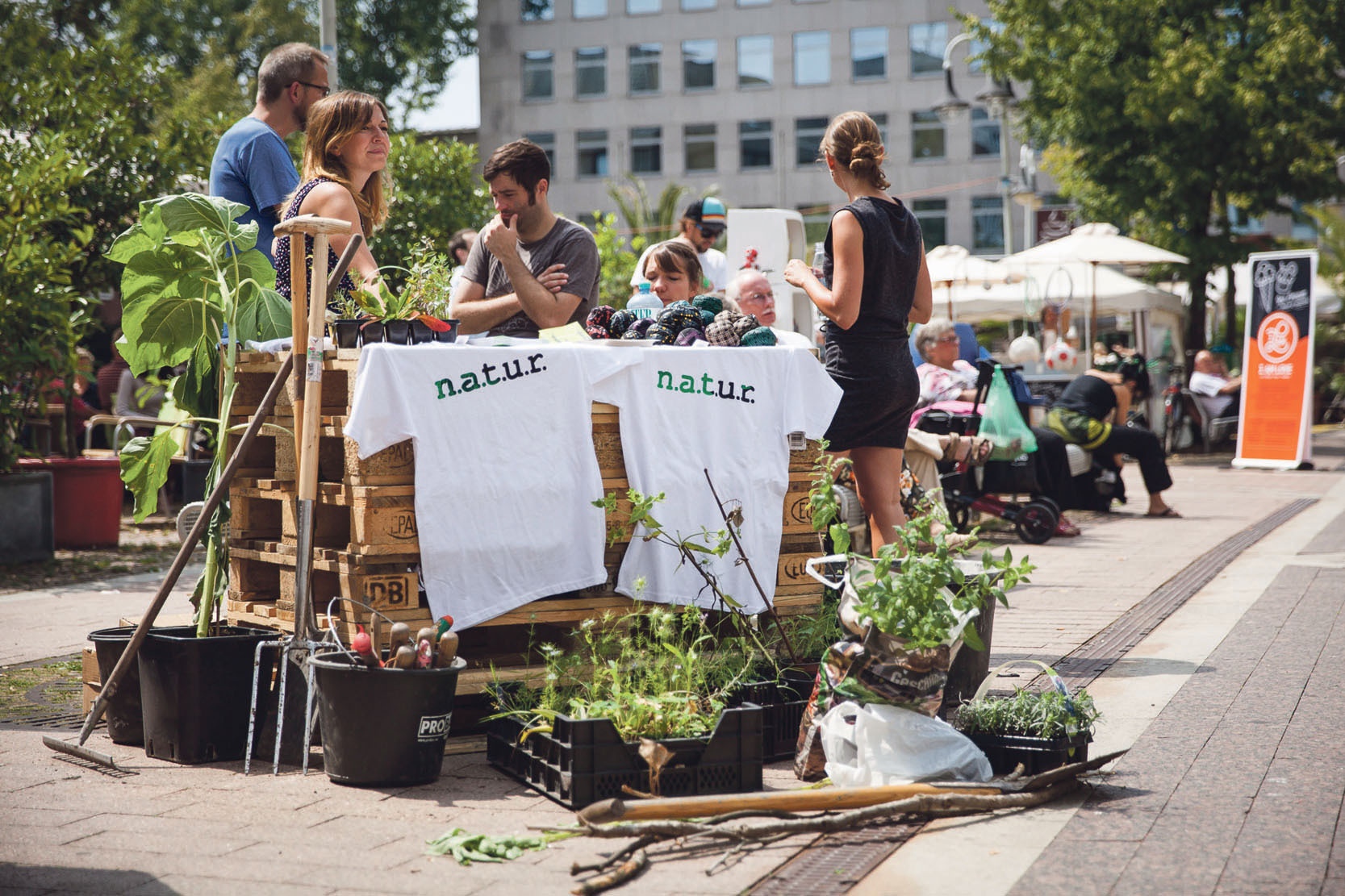 Von Freitag, 25. September, bis Samstag, 3. Oktober, wird es natürlich im Viktoria Quartier: Das n.a.t.u.r. Festival feiert seinen fünften Geburtstag und bietet großen und kleinen Besuchern ein bunt gestaltetes und nachhaltiges Programm in verschiedenen Veranstaltungsstätten.