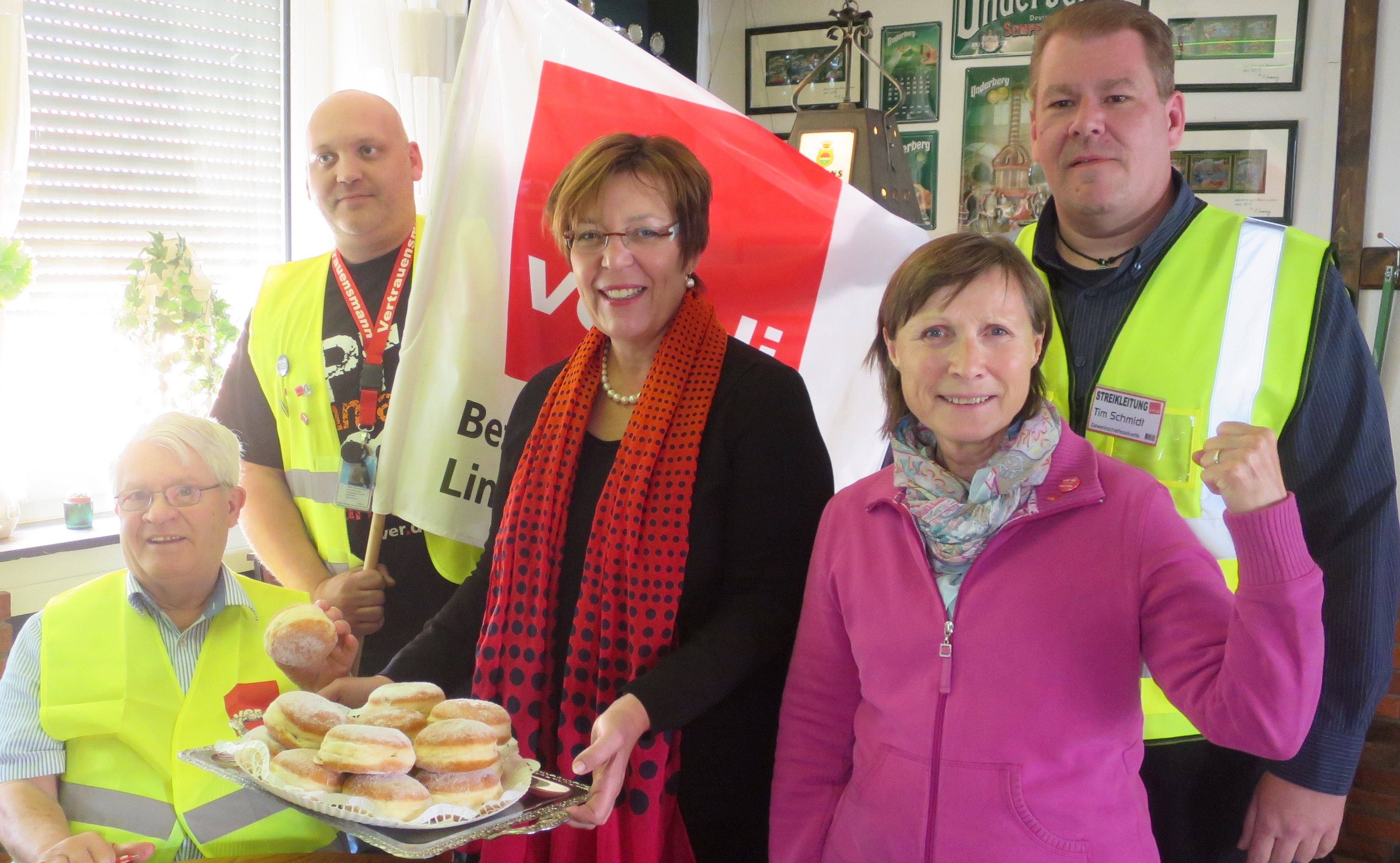 Wer kämpft, braucht Kraft und Kohlehydrate. Das Bild zeigt (v.l.n.r.): Ortwin Reuther, Kai Maas, Rosemarie Kaltenbach, Karin Wolk, Tim Schmidt.