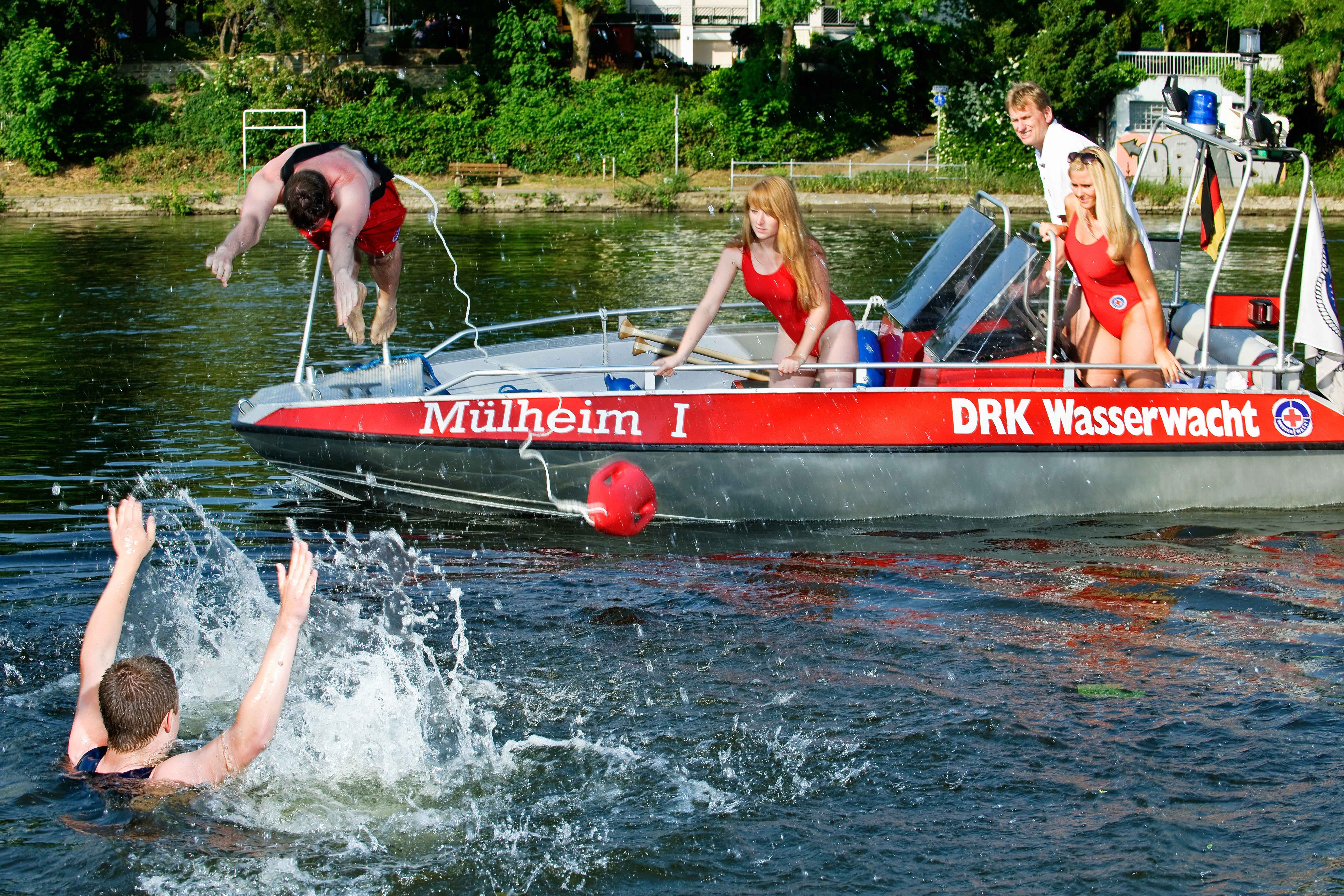 Ein Hauch von Baywatch: Die Arbeit der Wasserwacht hat aber mit der amerikanischen Fernsehkultserie wenig gemeinsam.