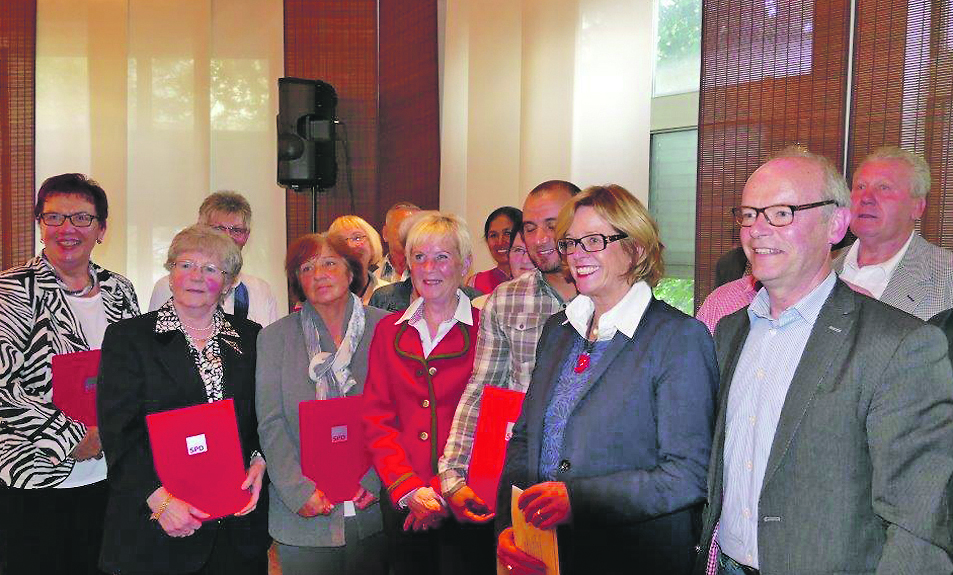 Familienministerin Ute Schäfer kam persönlich nach Witten, um ehrenamtlich Tätige mit einer Urkunde auszuzeichnen.