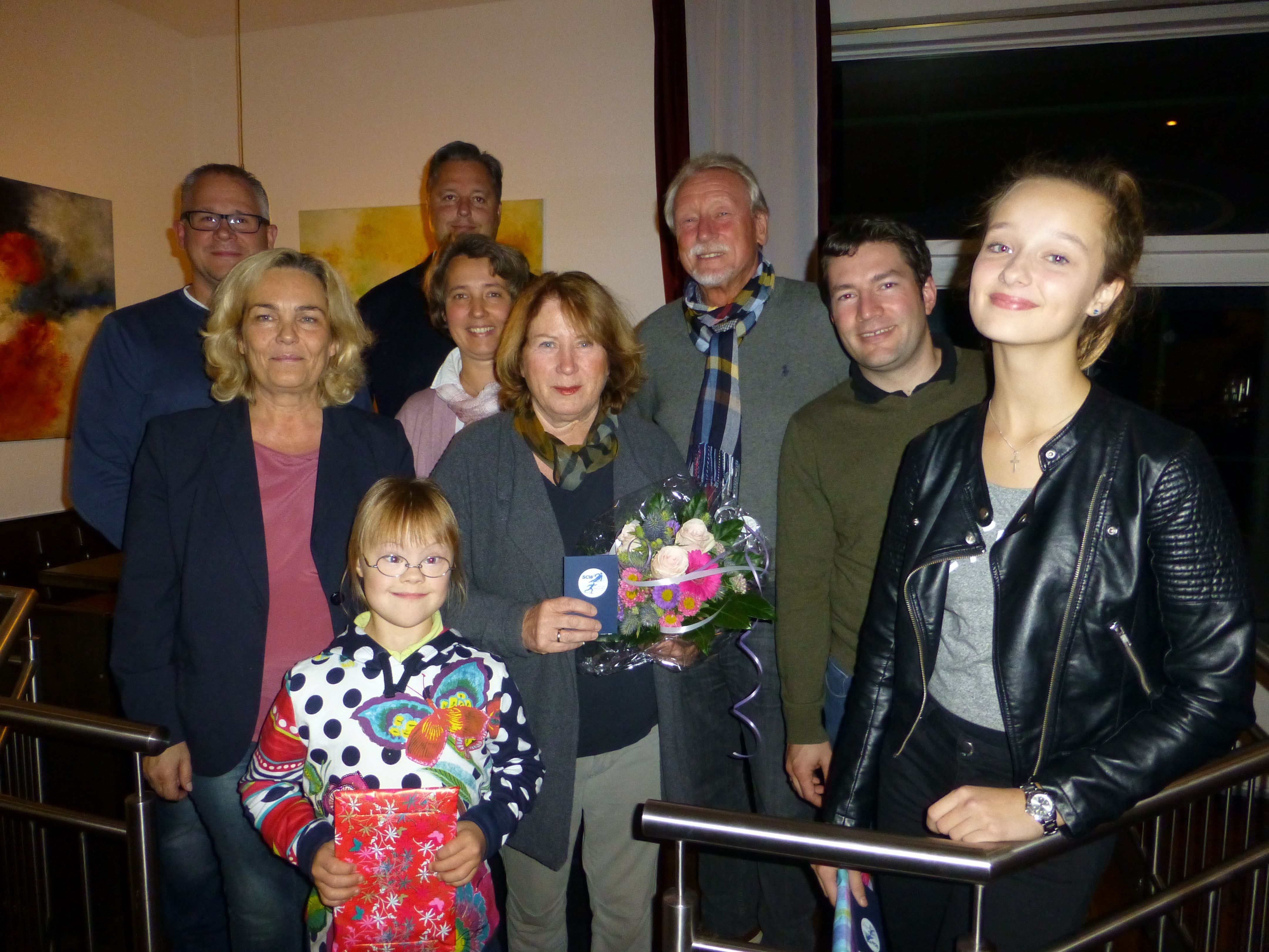von links nach rechts: Geschäftsführer Thorsten Ruben, 1. Vorsitzende Heike Kausch, Fiona Thüne, Mark-Oliver Echelmeyer, Kassiererin Christiane Thüne, Monika Pfeiffer, Ehrenvorsitzender Peter Pfeiffer, 2. Vorsitzender Ralf Neuhaus und Ann-Maleen Echelmeyer