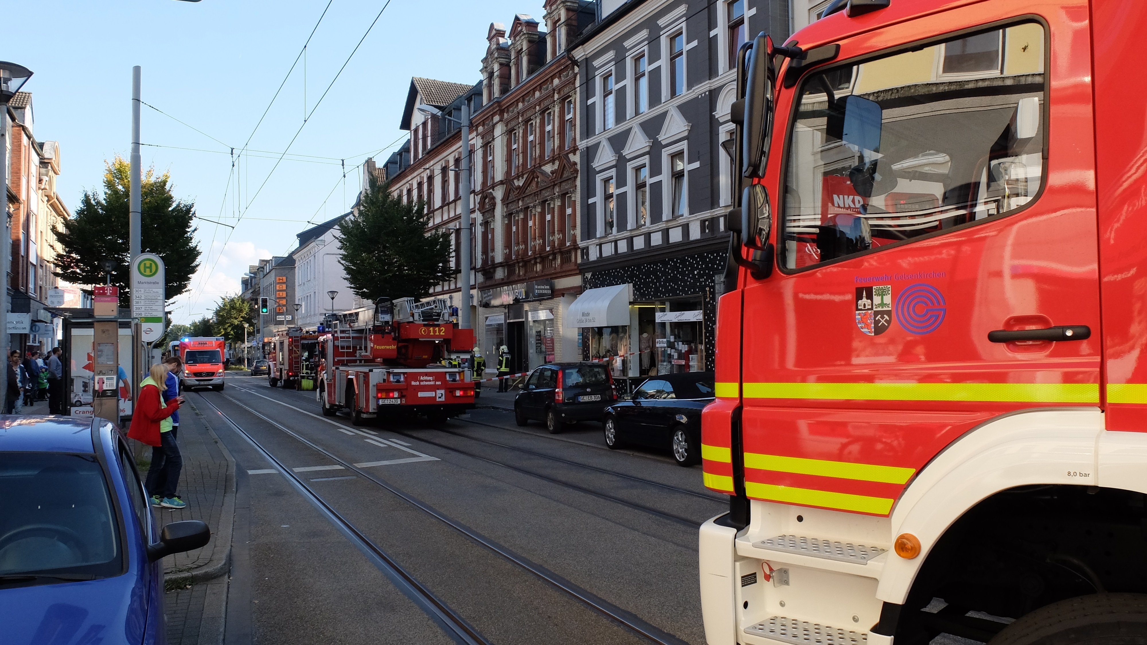 Die Cranger Straße musste für die Dauer des Einsatzes komplett gesperrt werden,