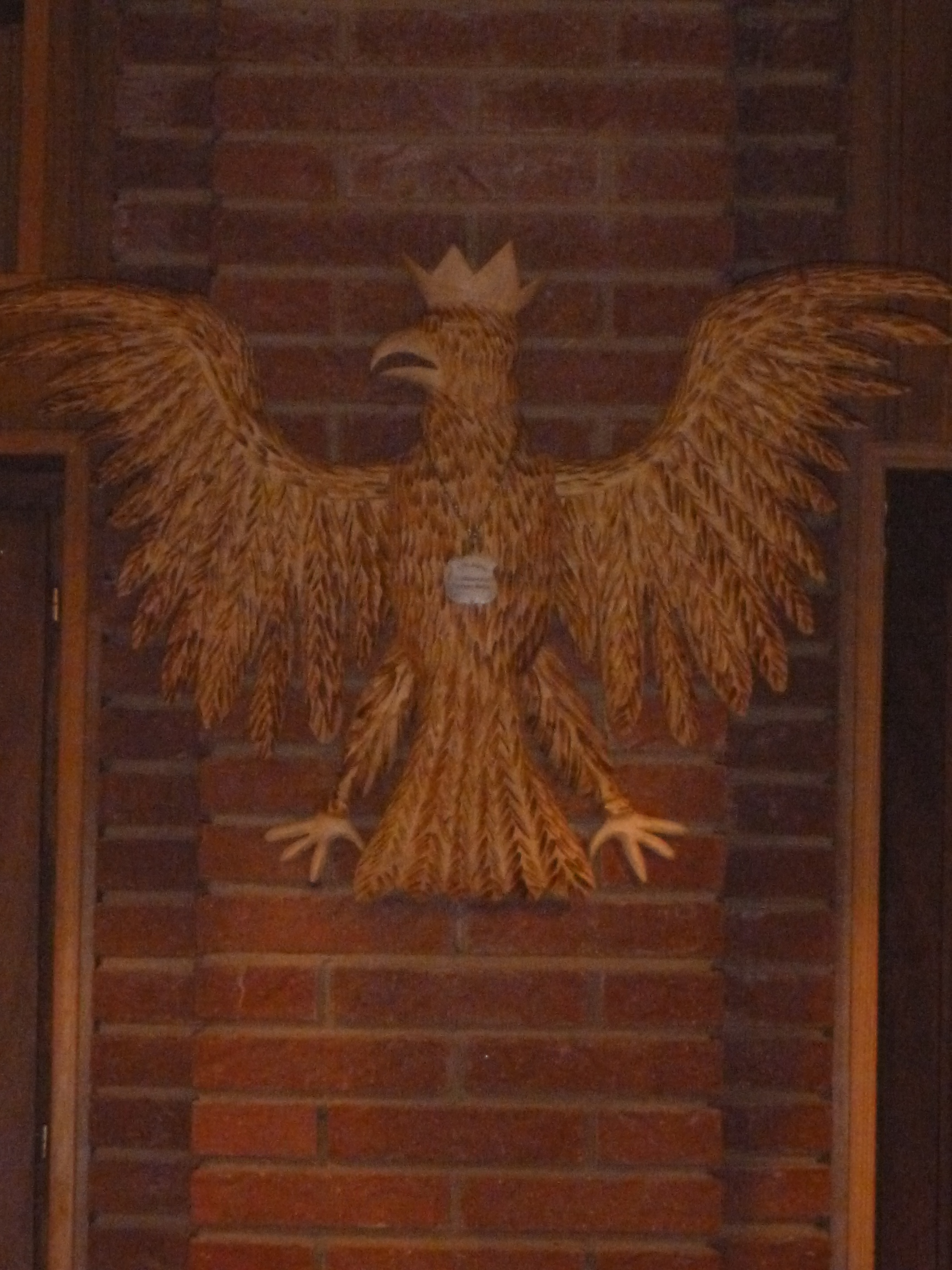 Von der Eingangstür aus sieht man genau auf diesen schönen Schützenvogel.
