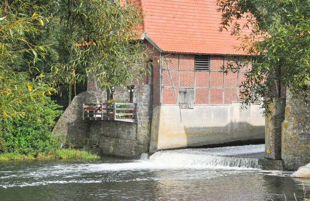 Mal die Füchtelner Mühle "von unten sehen" - lange nicht möglich- wünschen sich (nicht nur) die alten Olfener. Foto: Werner Zempelin