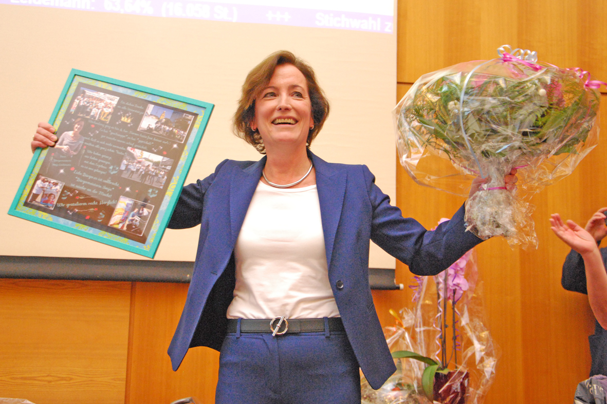 Sonja Leidemann nach der Auszählung aller Wahlbezirke. Sie bleibt Bürgermeisterin von Witten.