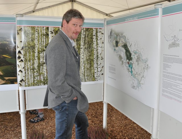 Leider zu wenige interessierte Besucher / innen. Foto: Werner Zempelin