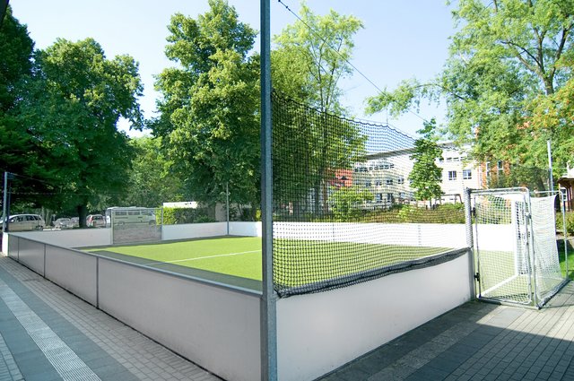 Neben den beiden Kunstrasen-Spielfeldern gibt es auch in der Halle beste Trainingsmöglichkeiten.