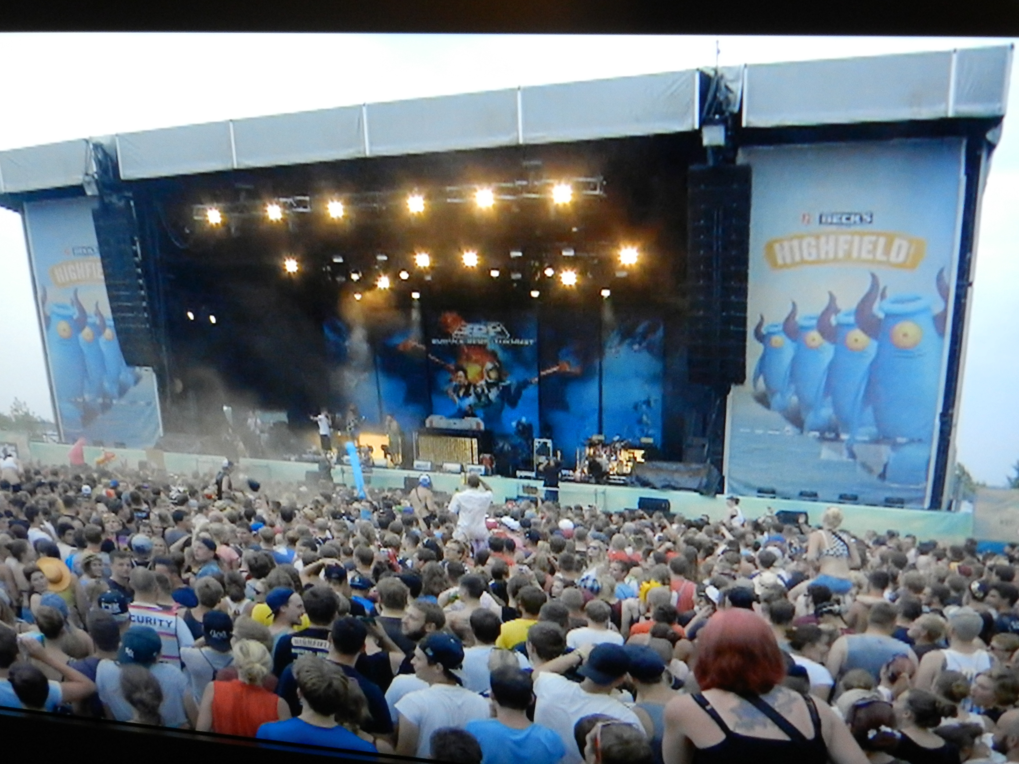 Die Fotos sind per "screenshot" entstanden, was, so weit es mir bekannt ist, erlaubt ist!