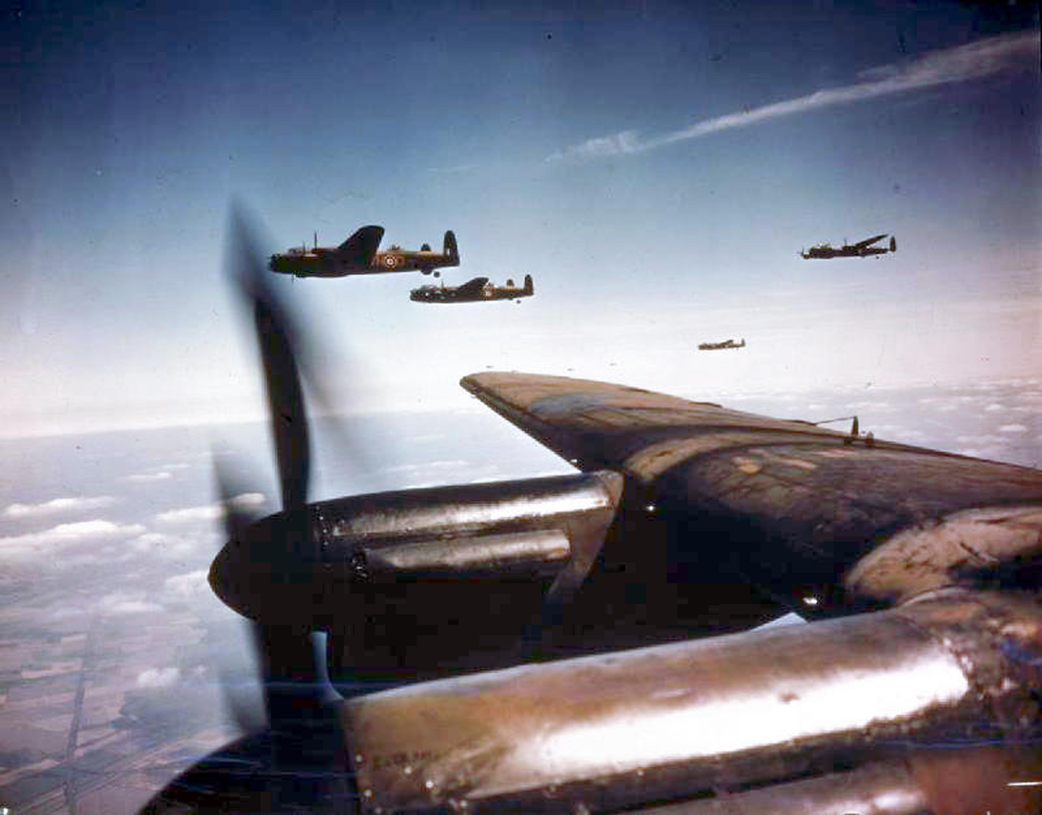 Lancaster-Bomber der RAF über Deutschland, im Jahre 1944.
