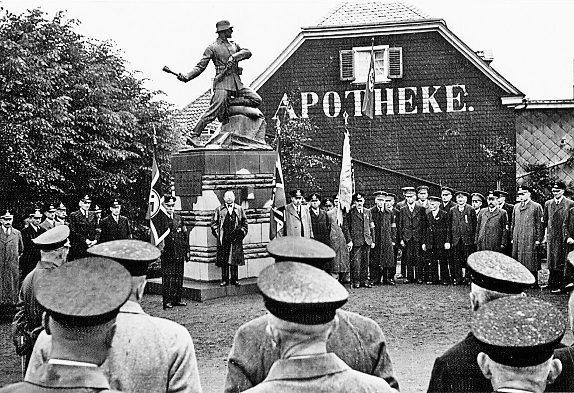 Das Kriegerdenkmal in Niedersprockhövel 1936, Redner: Pfarrer Paul Möller.