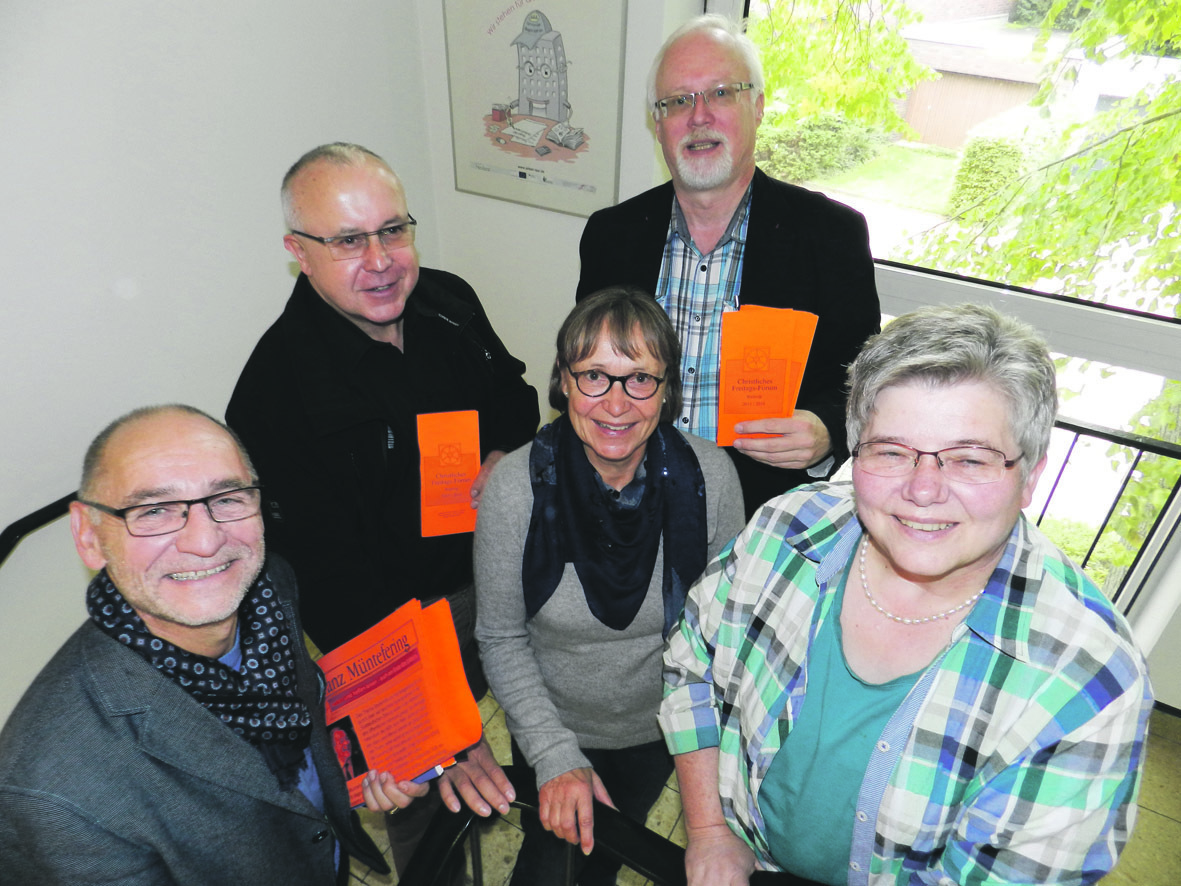 Clemens Schmale, Detlef Pflaumbaum, Brigitte Wülfrath, Ulrich Lammers und Annette Fehlker werben für das neue Programm.