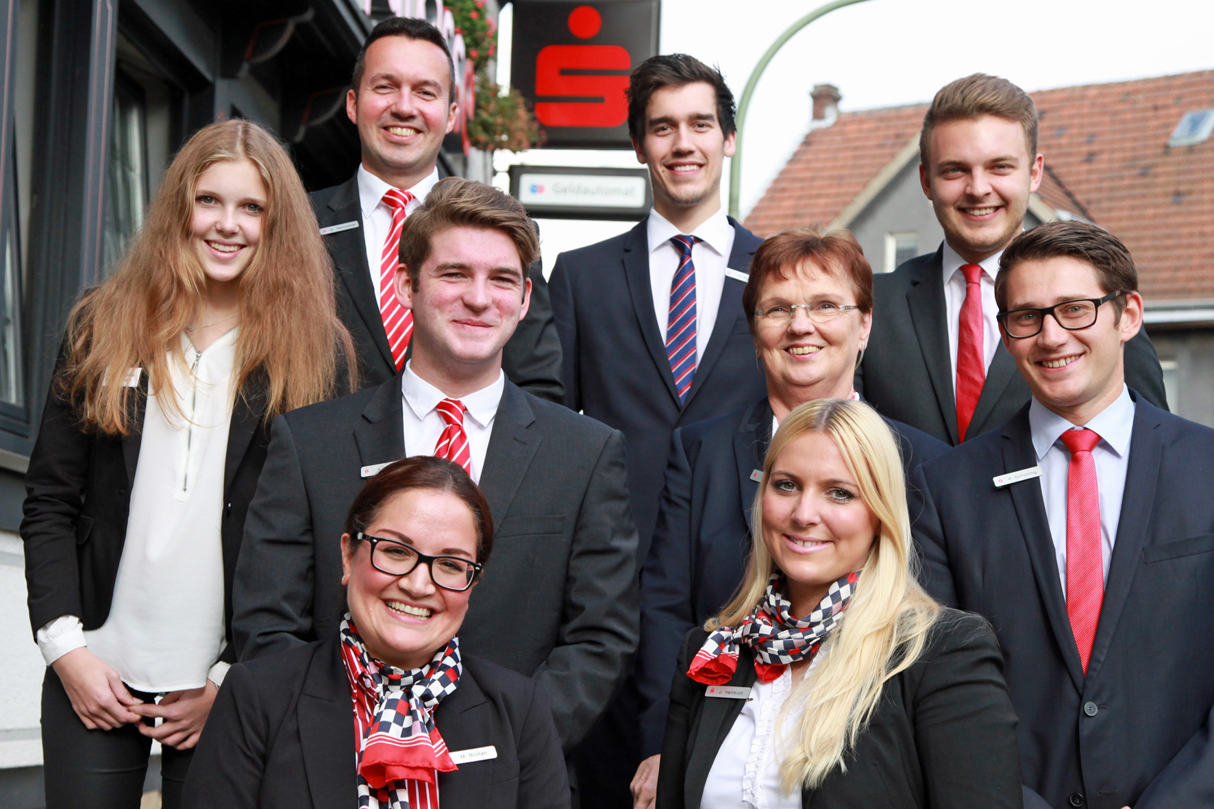 Das Team der Sparkasse Eppendorf Denkmal um Leiter Markus Weinzettel (hinten links) freut sich auf interessierte Gäste beim Immobilienabend in der Museumsscheune Eppendorf.