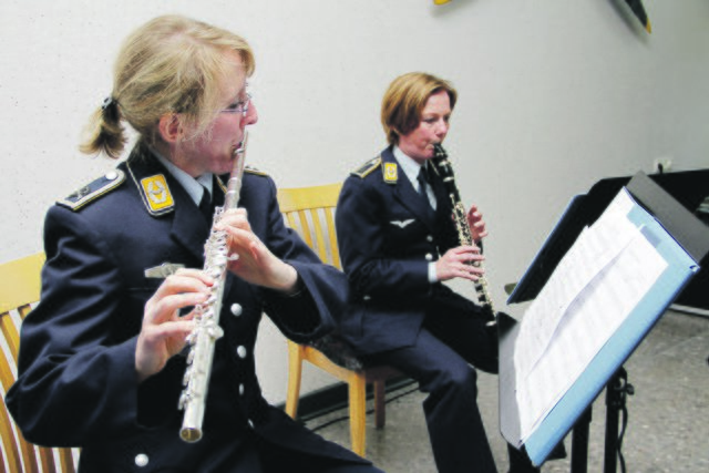 Diese Damen des Luftwaffenmusikkorps Münster lieferten den musikalischen Rahmen.