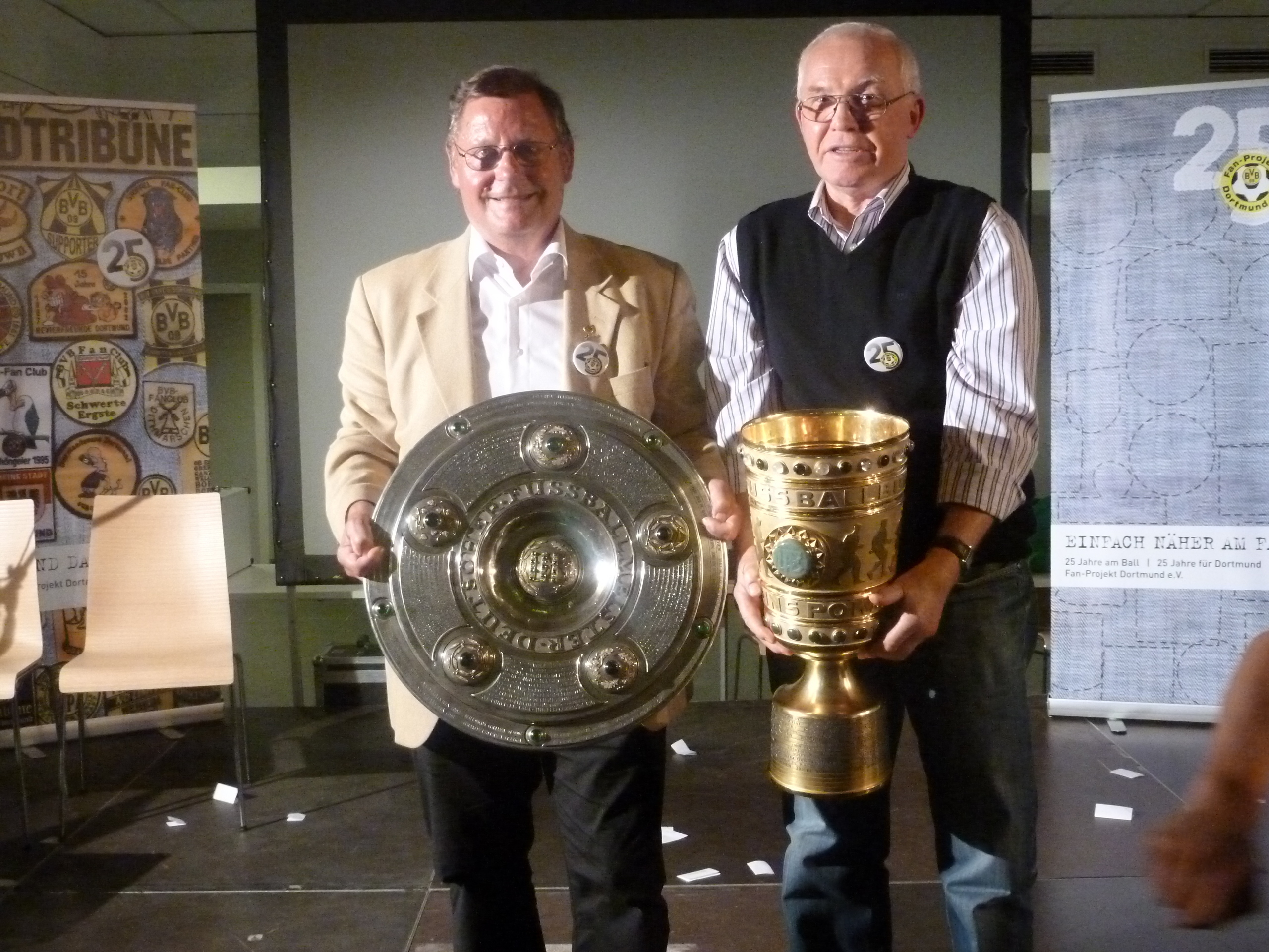 Boxtrainer Siegfried Kucznierz (rechts) mit seinem Freund Dieter Schumann.