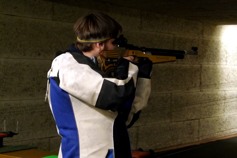 BSV-Junior Leon Meskendahl im Luftgewehr-Liga-Heimwettkampf (40 Schuss über 10 Meter).