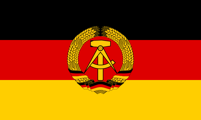 Der Einfachheit halber habe ich mal die Flagge der ehemaligen DDR als Bildmotiv gewählt, denn hier ist ja die BRD Flagge sowieso schon mit drauf ;-) .... P.S. Flaggen sind "gemeinfrei"
