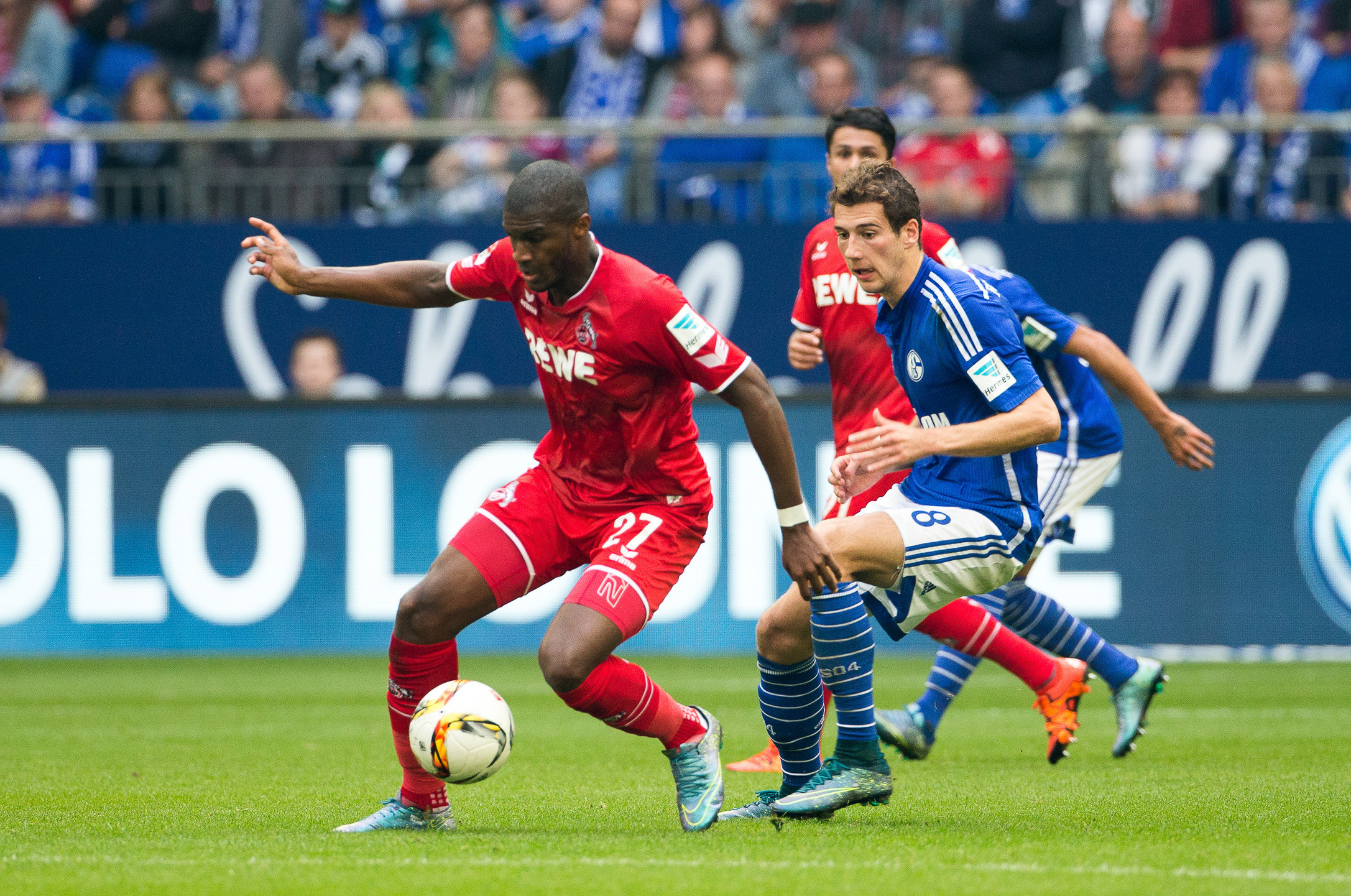 Anthony Modeste (am Ball) erzielte den 1:0-Führungstreffer beim S04. Am Ende gewann Köln mit 3:0 und damit zum dritten Mal in Folge gegen die Königsblauen.