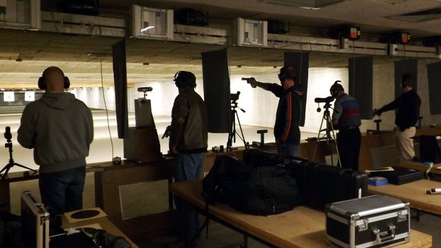 Der Präzisionsdurchgang der Sportpistole - sech Serien á fünf Schuss auf feststehende Scheiben in 25 Meter Entfernung.