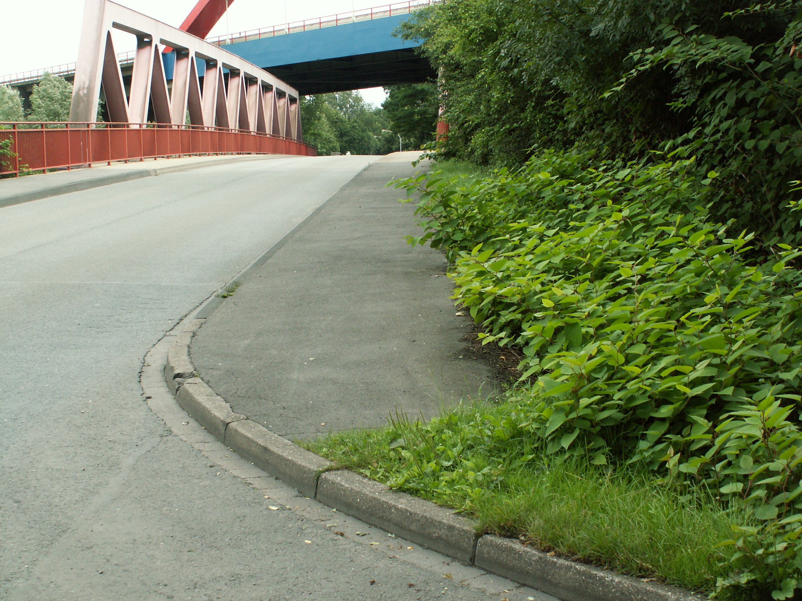 Brücke über die Emscher an der Stadtgrenze am Ende der Hafenstraße