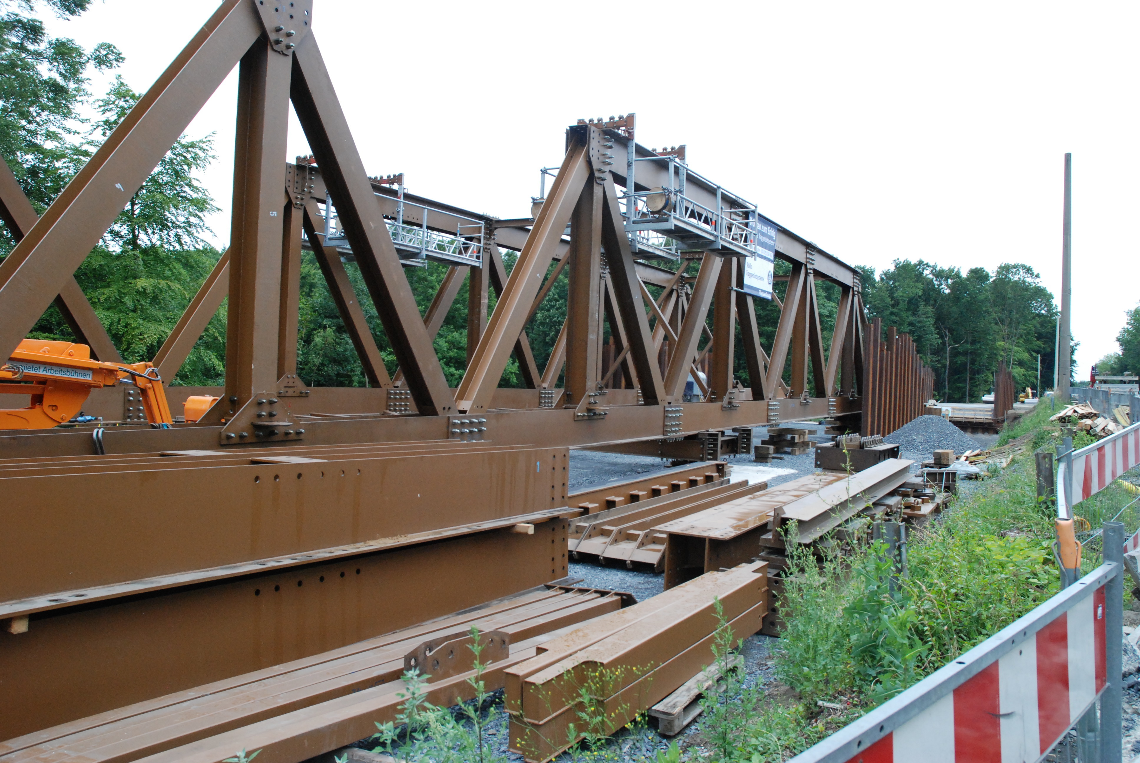 Die neue Behelfsbrücke an der Friedrich-Ebert-Straße.