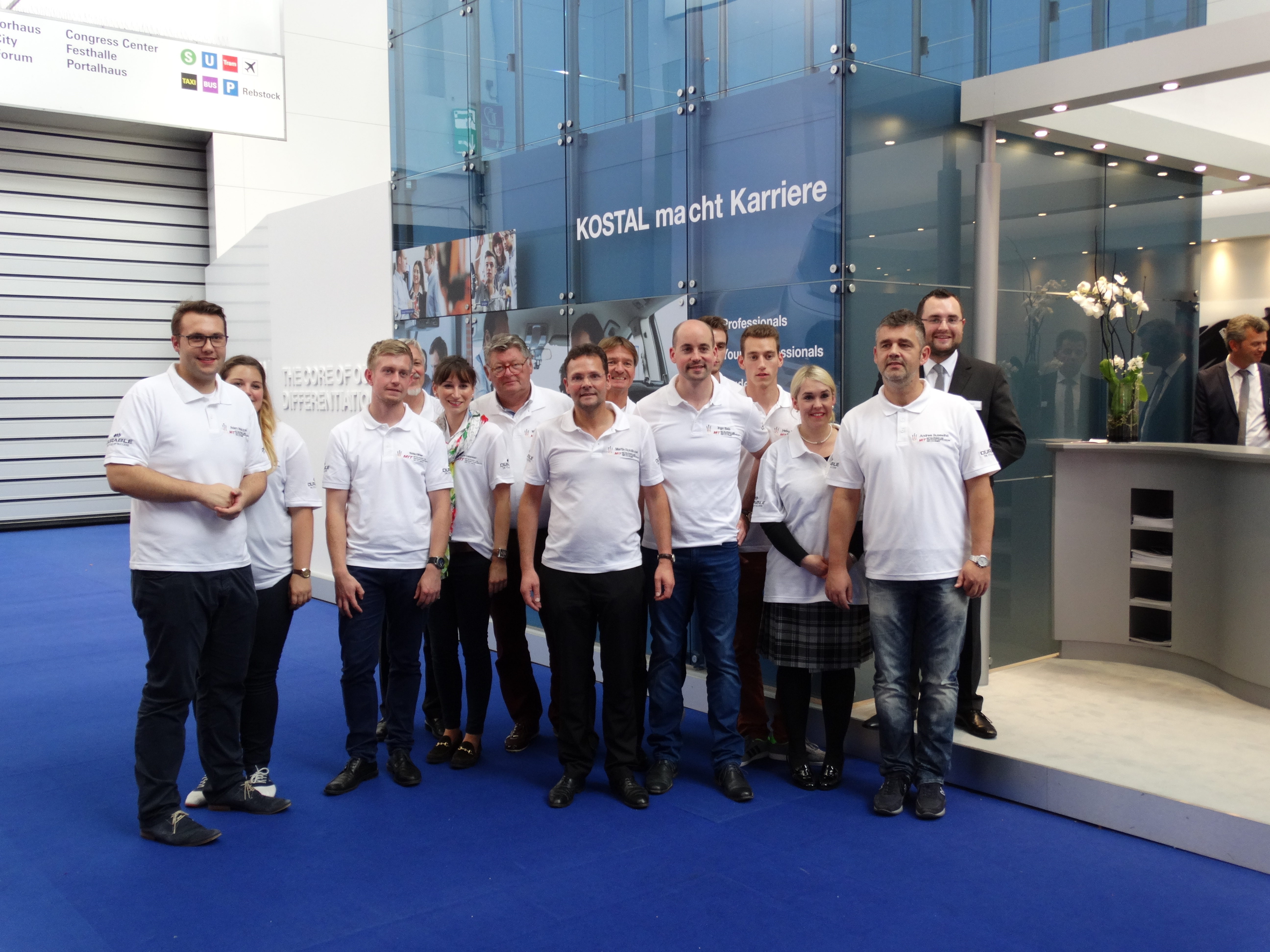 15 Mitglieder der Hemeraner CDU-Mittelstands- und Wirtschaftsvereinigung besuchten in Frankfurt u.a. den Messestand der Firma Kostal.