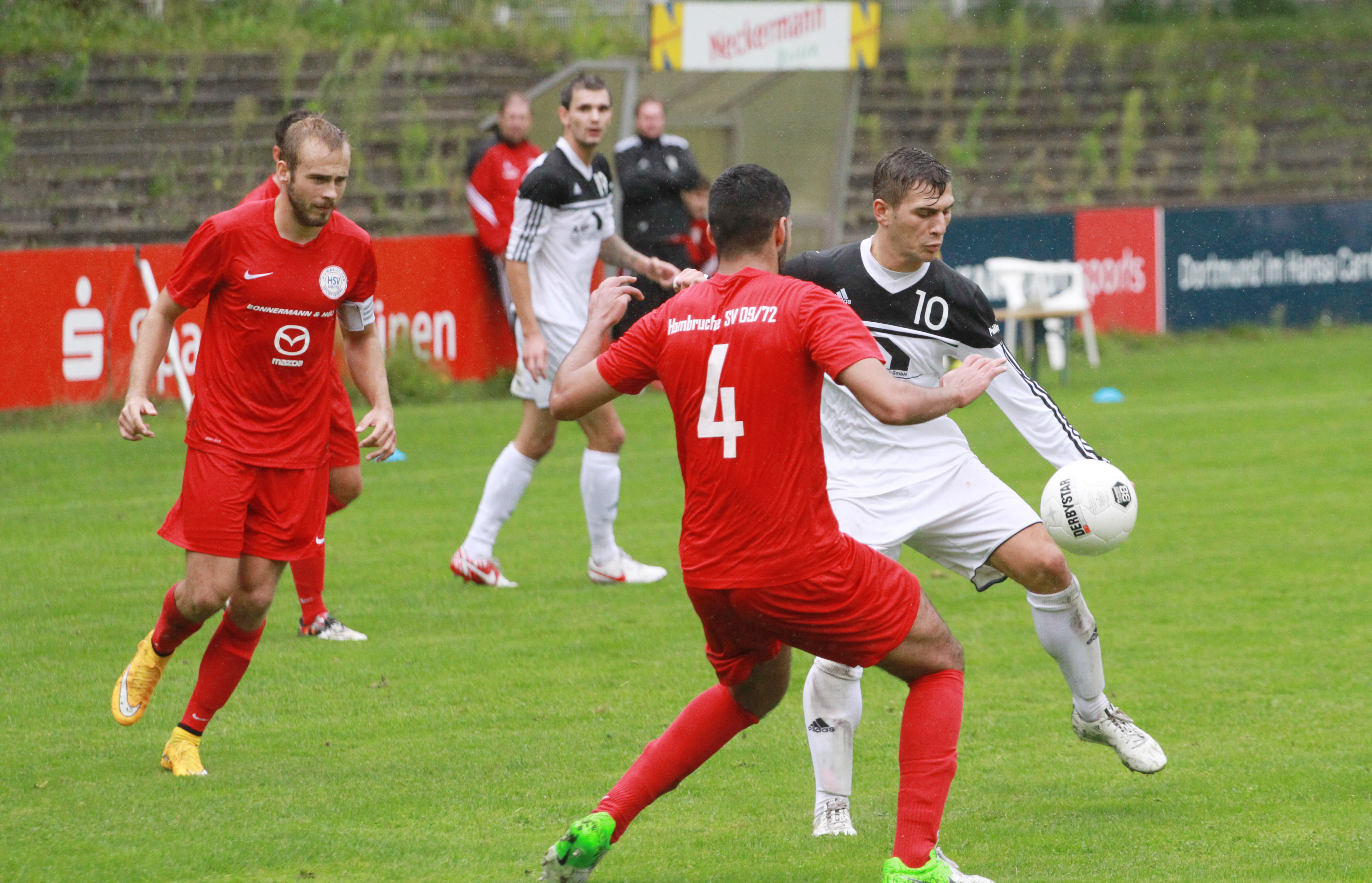 Volkan Ekici vom Lüner SV (Nr. 10) steuerte beim 6:0-Sieg des Lüner SV gegen TuS Heven auch einen Treffer bei.
