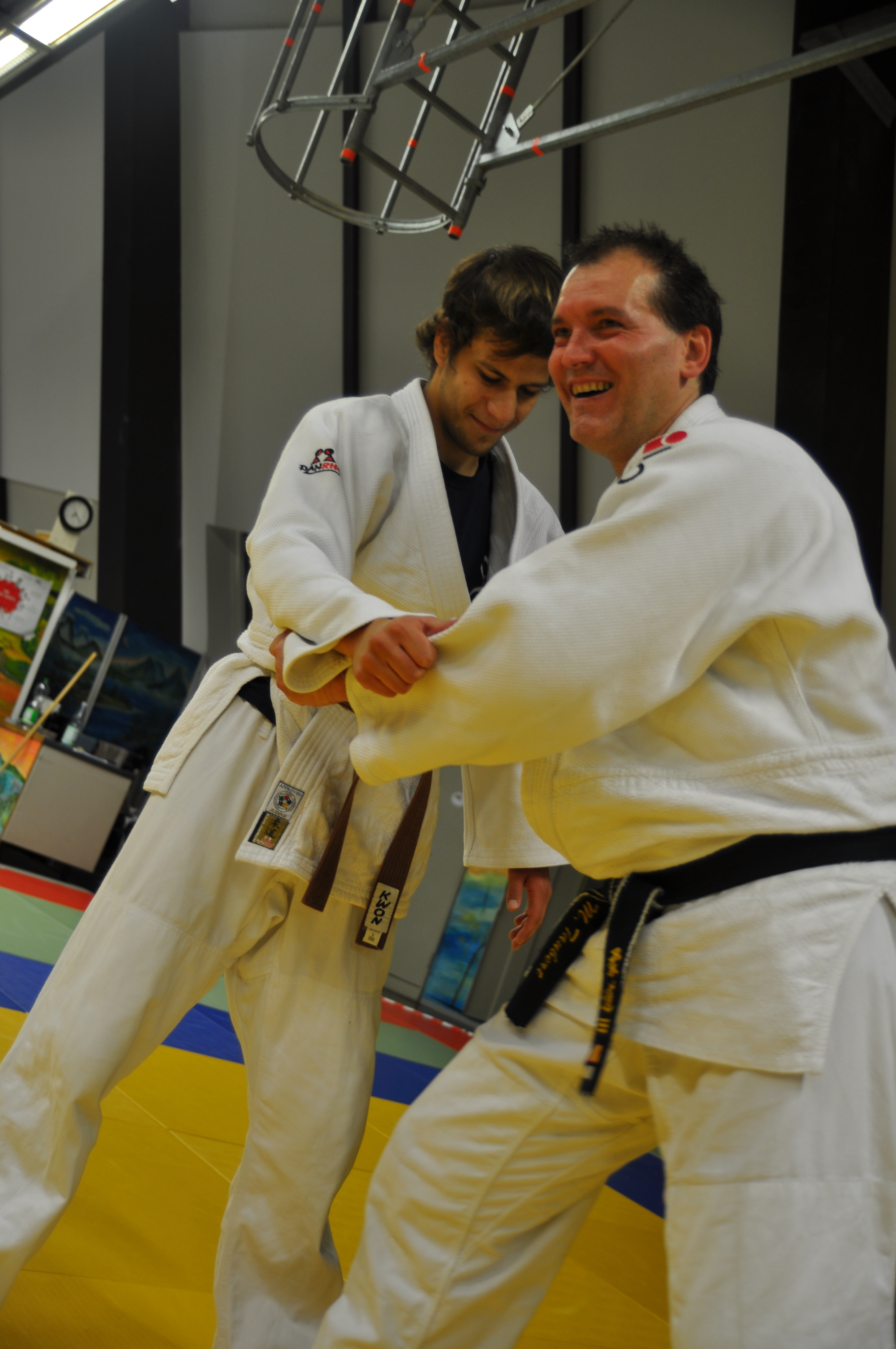 Michael Taubert (rechts) ist auch nach vielen Jahren noch mit Spaß und Begeisterung Judo-Trainer. Nun möchte er auch erwachsene Anfänger diese Kampfsportart näher bringen.