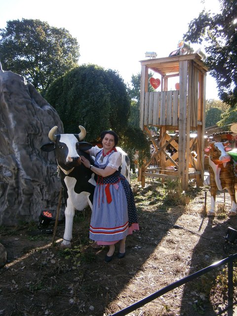 Kuschelstund' mit einer Kuh - nach zwei Krügerln ruft man "Muuuuuhh"!