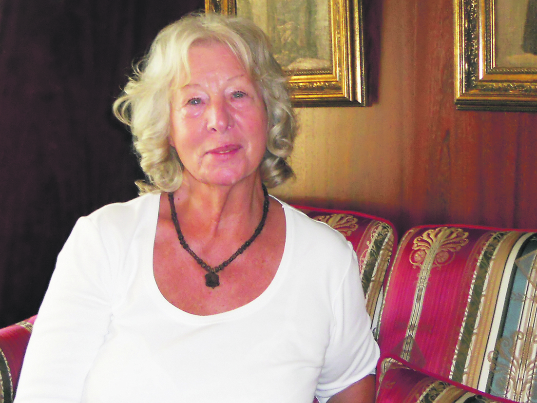 Edith Linvers stellt ihr neues Buch „Glück, du bist ein Zugvogel“ vor. Foto: H. Beermann