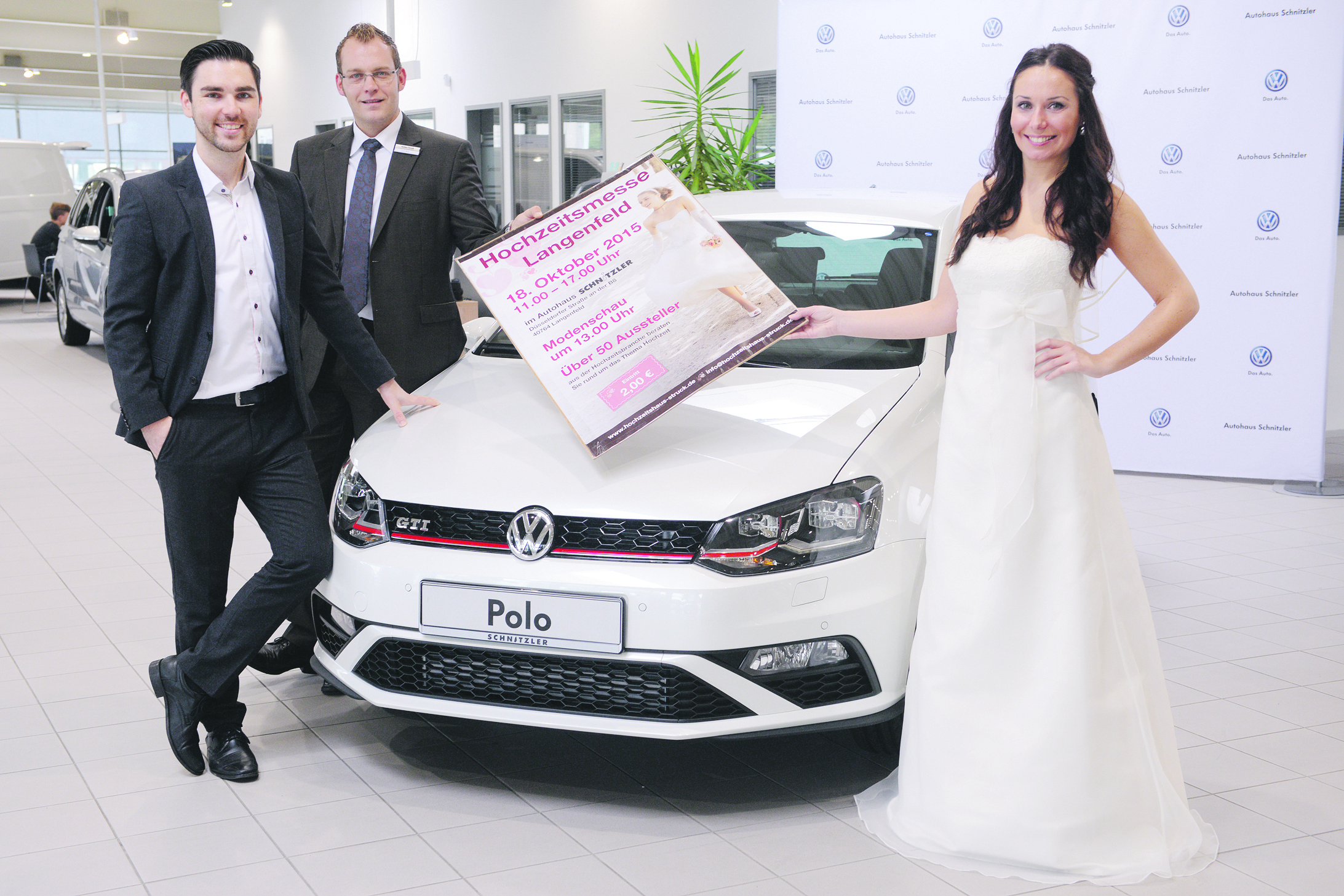 Auch in diesem Jahr haben sich die Veranstalter der „Hochzeitsmesse Langenfeld“ einiges einfallen lassen. Organisiert wird die Hochzeitsmesse im Autohaus Schnitzler von Daniel Struck (l.) in Zusammenarbeit mit Verkaufsberater Lars Beck.Foto: Michael de Clerque