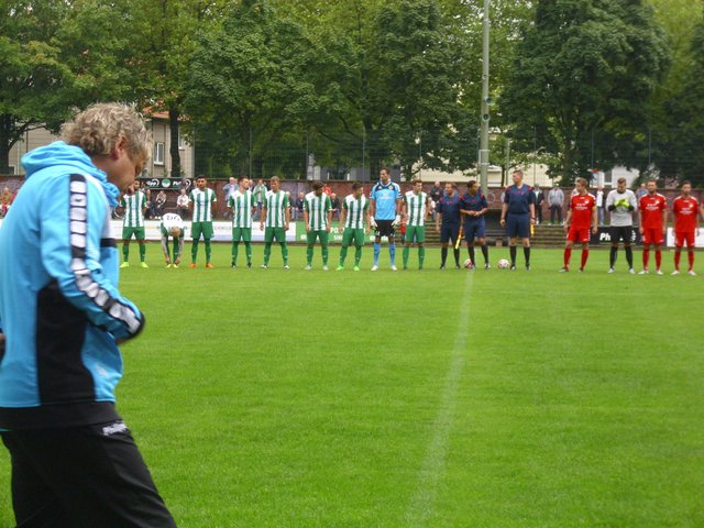 Trainer Günter Appelt wird nach dieser bitteren Niederlage, seine Jungs für das nächste Spiel in Ennepetal wieder richtig aufbauen müssen.