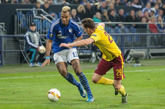 Das Auffälligste derzeit an Eric Maxim Choupo-Moting (l.) ist seine Frisur. Der Schalke-Stürmer hat in bisher zwölf Pflichtspielen nur ein Tor erzielt und einen Treffer vorbereitet.